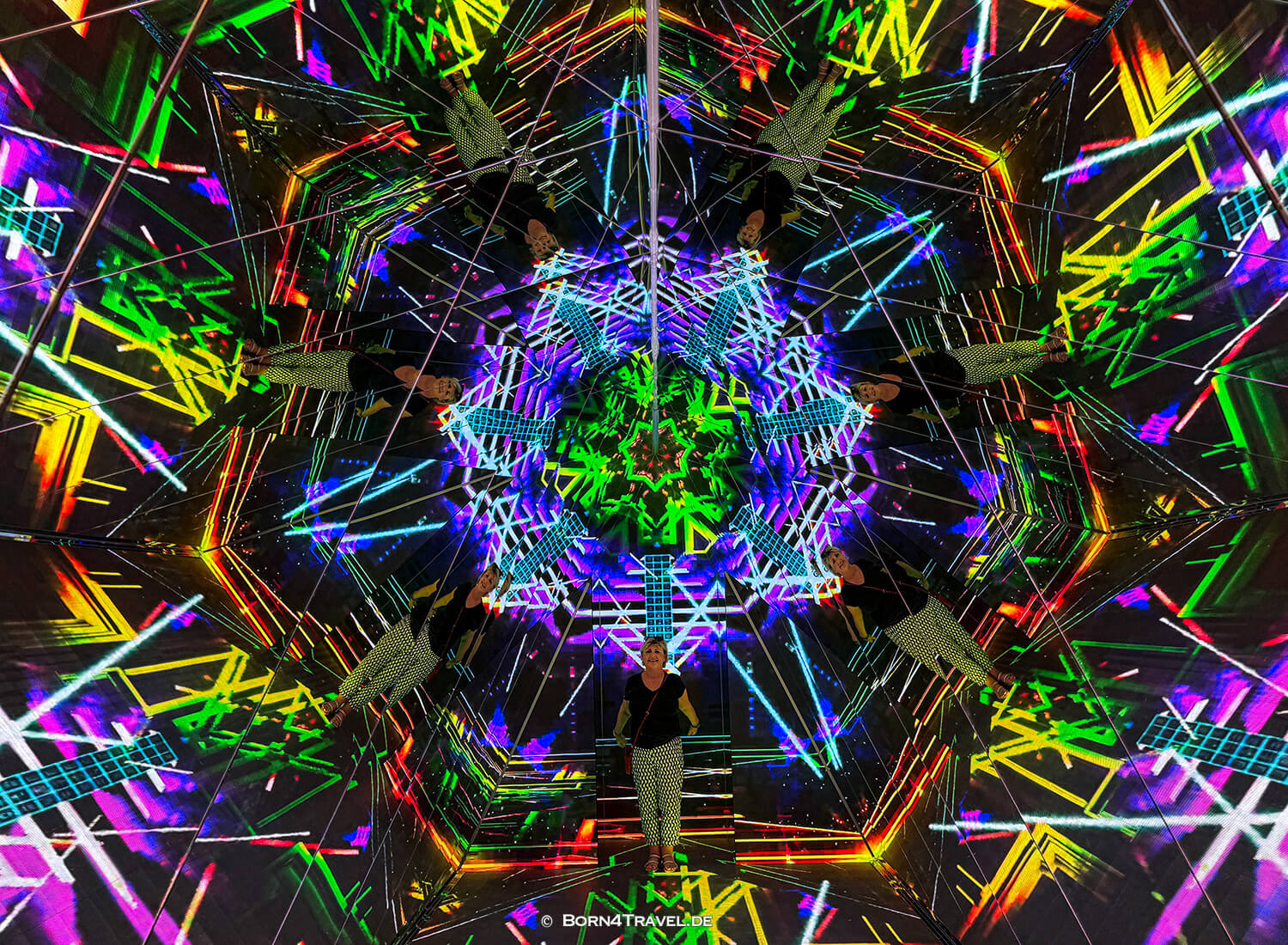 Space Time Cube Seacon Bangkae BKK,2026,born4travel.de