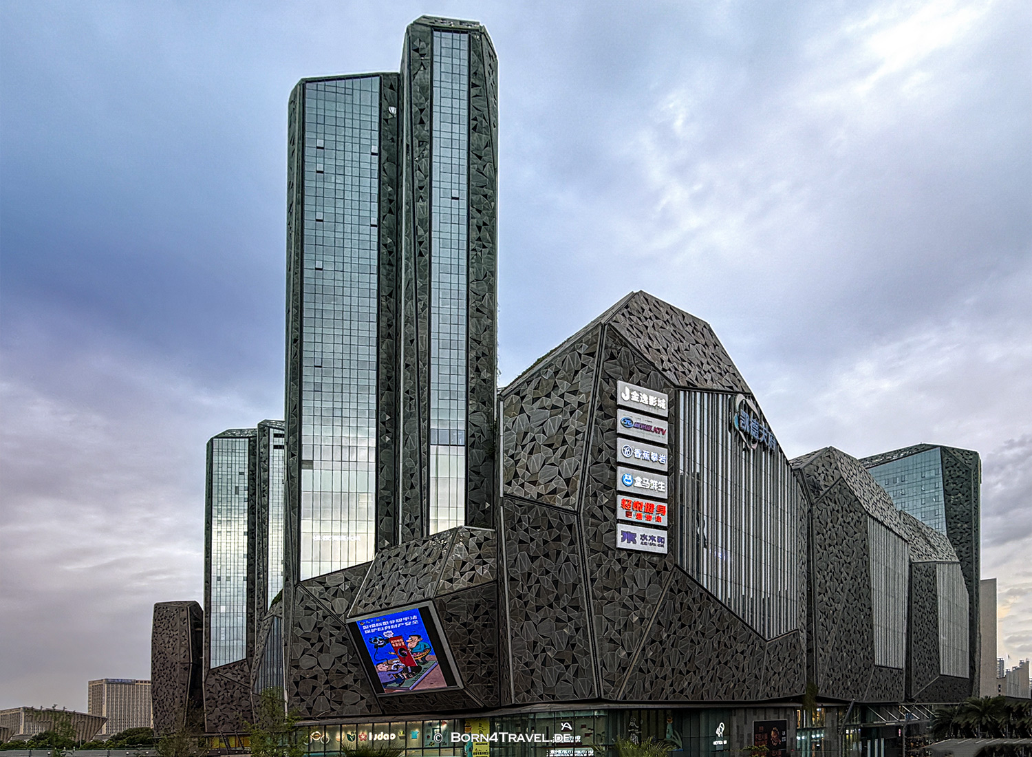Chengdu,Sichuan,China2026,born4travel.de