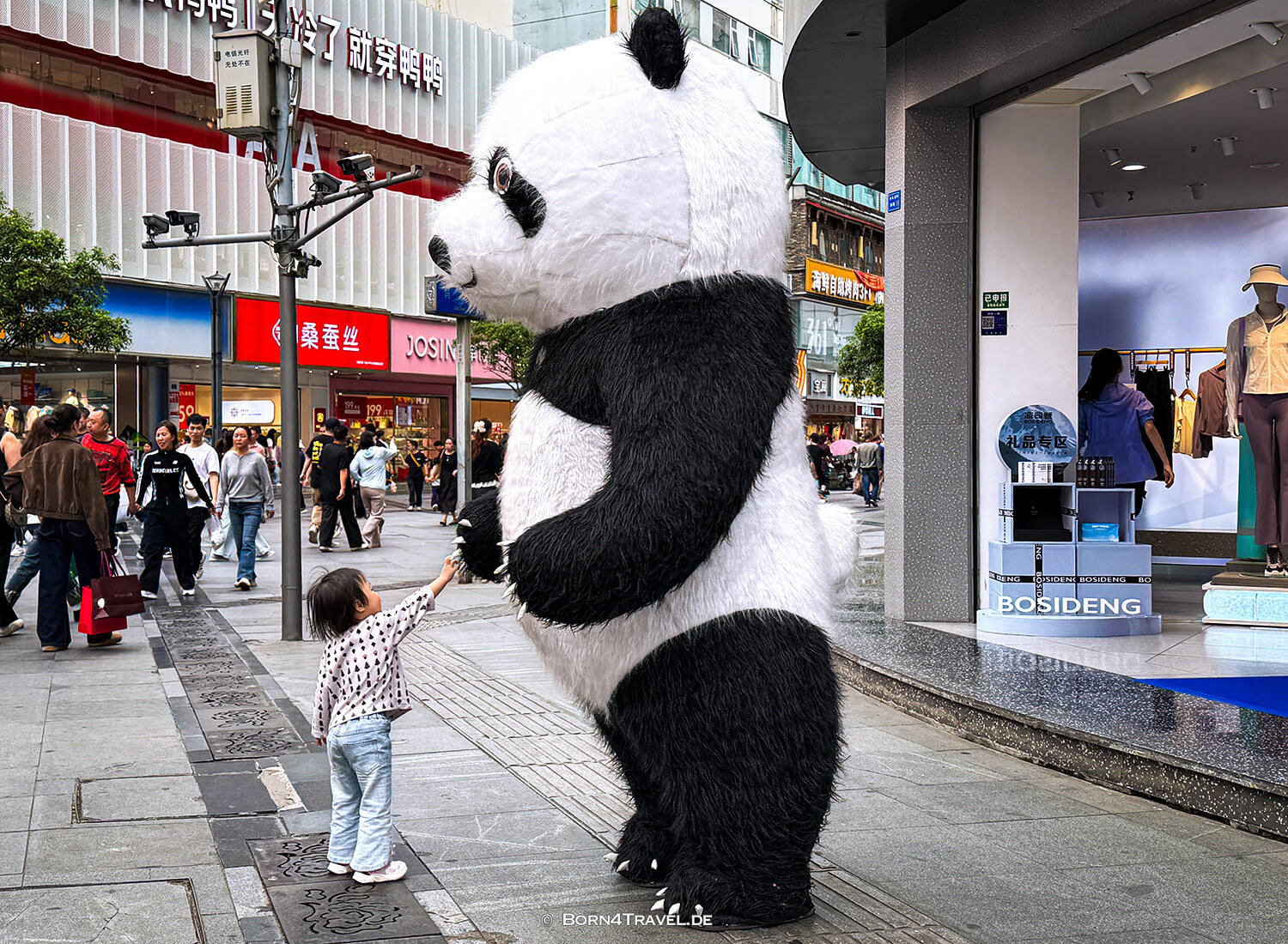 Chunxi Road,Chengdu,Sichuan,China2026,born4travel.de
