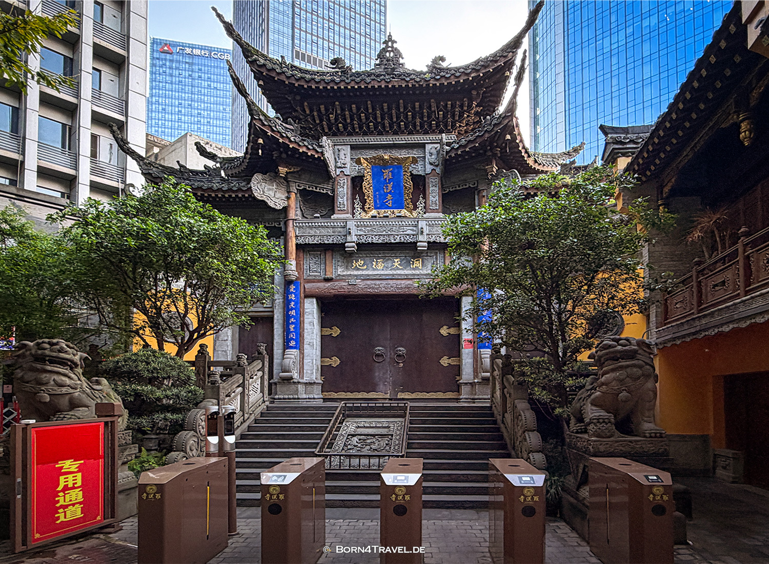 Luohan-Tempel,Chongqing,China2026,born4travel.de