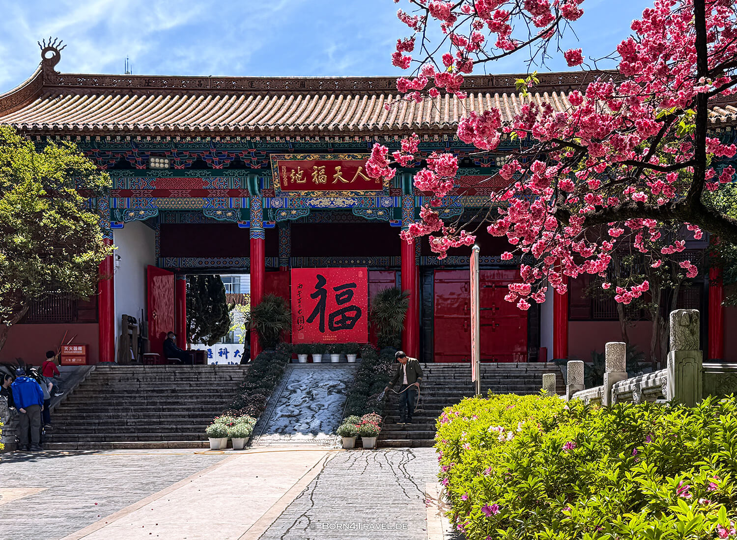 Yuantong Buddhist Temple,Kunming,Yunnan,China2026,born4travel.de