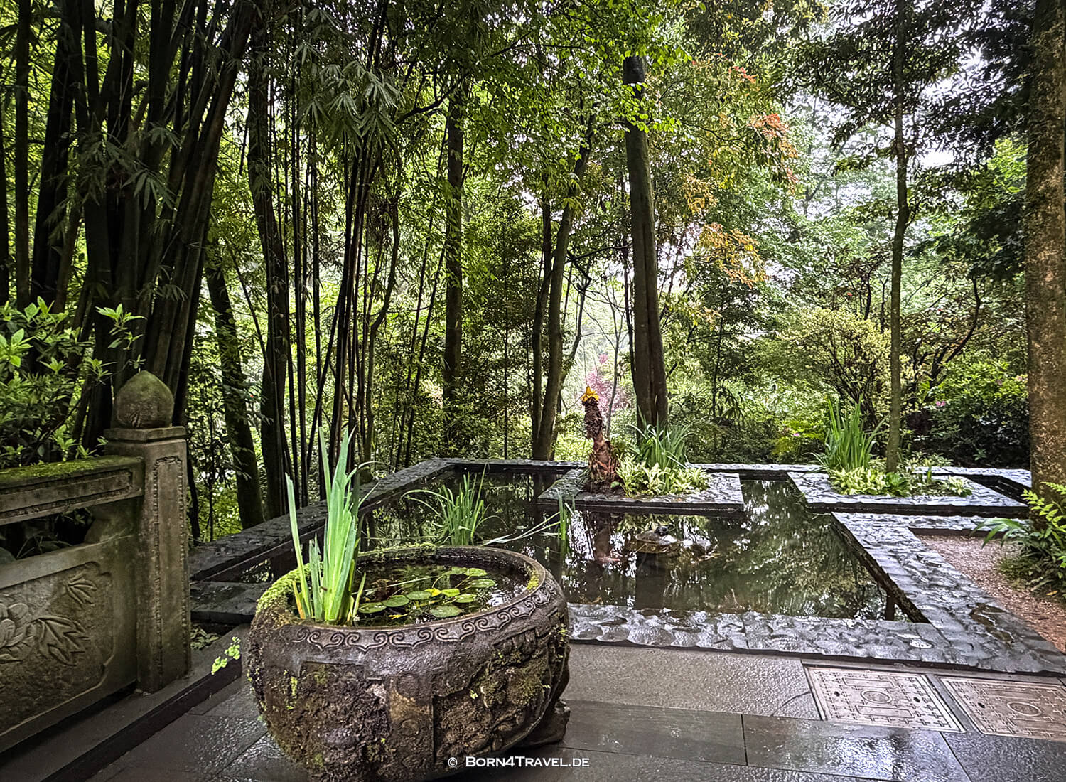 Sansheng Tempel,Dujiangyan Panda Park,Panda Valley, Chengdu,China2026,born4travel.de