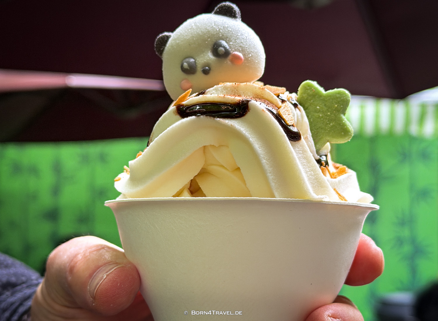 Sansheng Tempel,Dujiangyan Panda Park,Panda Valley, Chengdu,China2026,born4travel.de