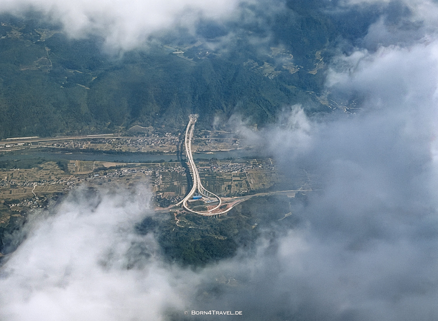 Beijing to Zhangjiajie flight, China2026,born4travel.de
