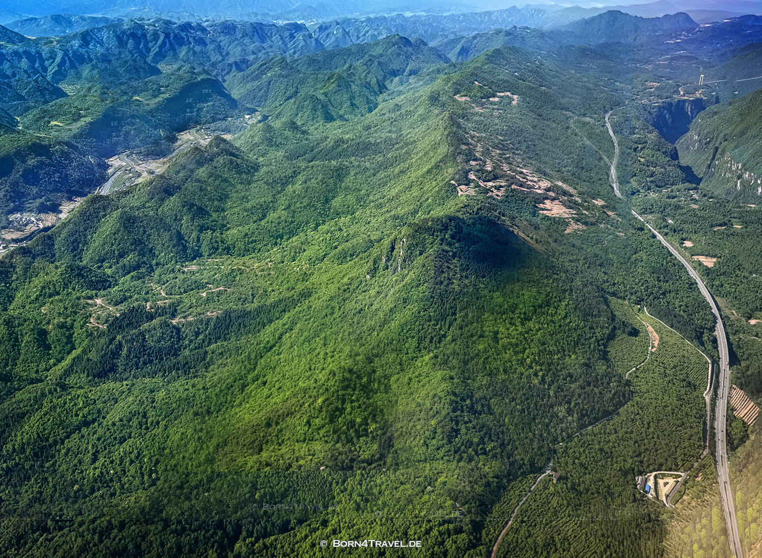 Beijing to Zhangjiajie flight, China2026,born4travel.de