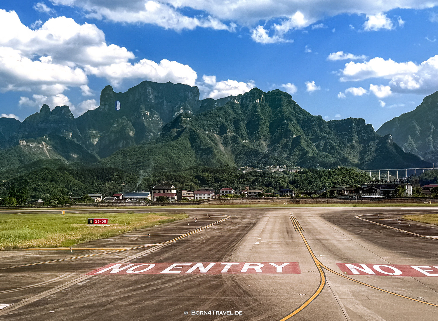 Beijing to Zhangjiajie flight, China2026,born4travel.de
