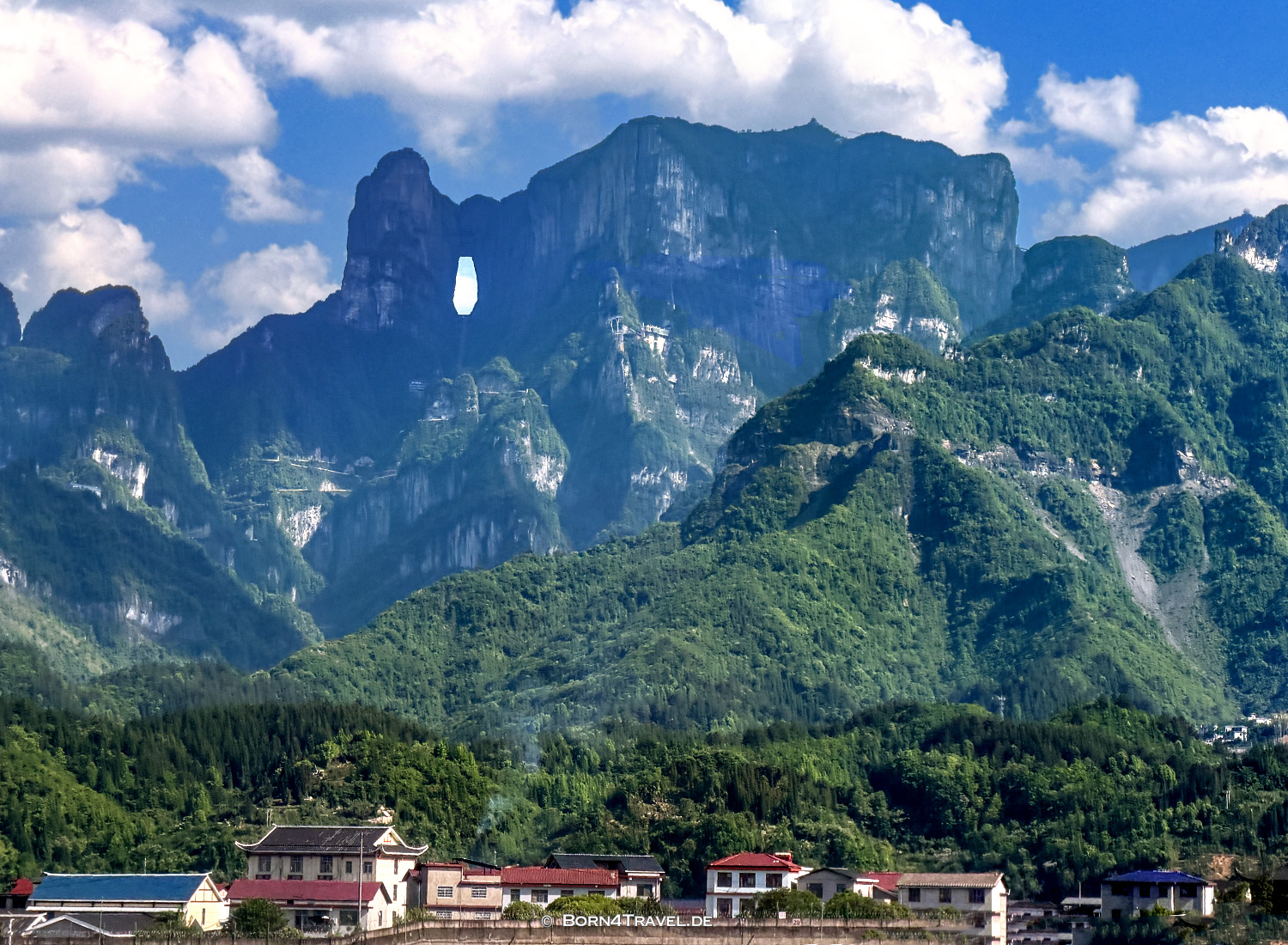 Beijing to Zhangjiajie flight, China2026,born4travel.de