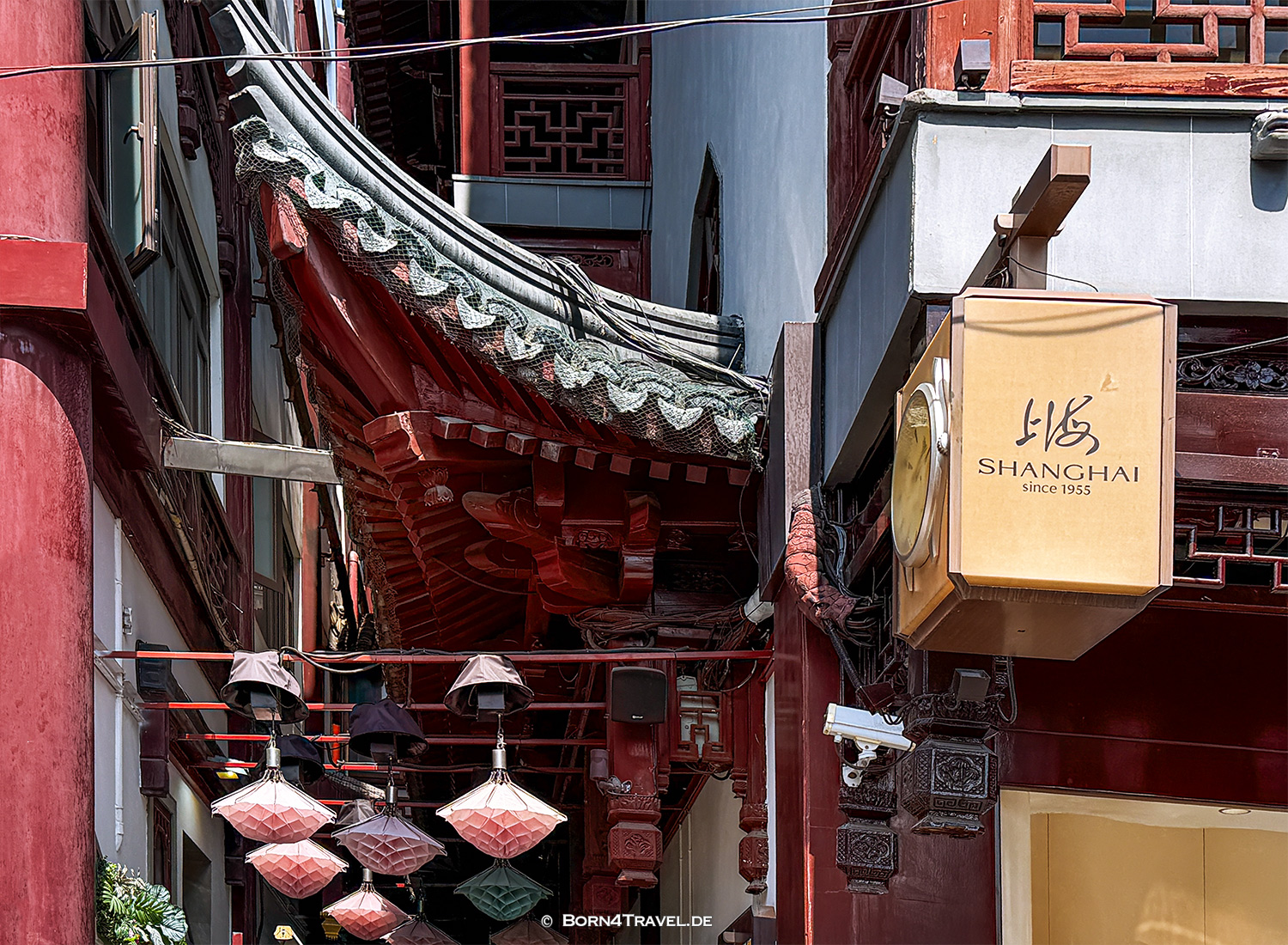 Yuyuan Bazaar in Shanghai,China2026,born4travel.de