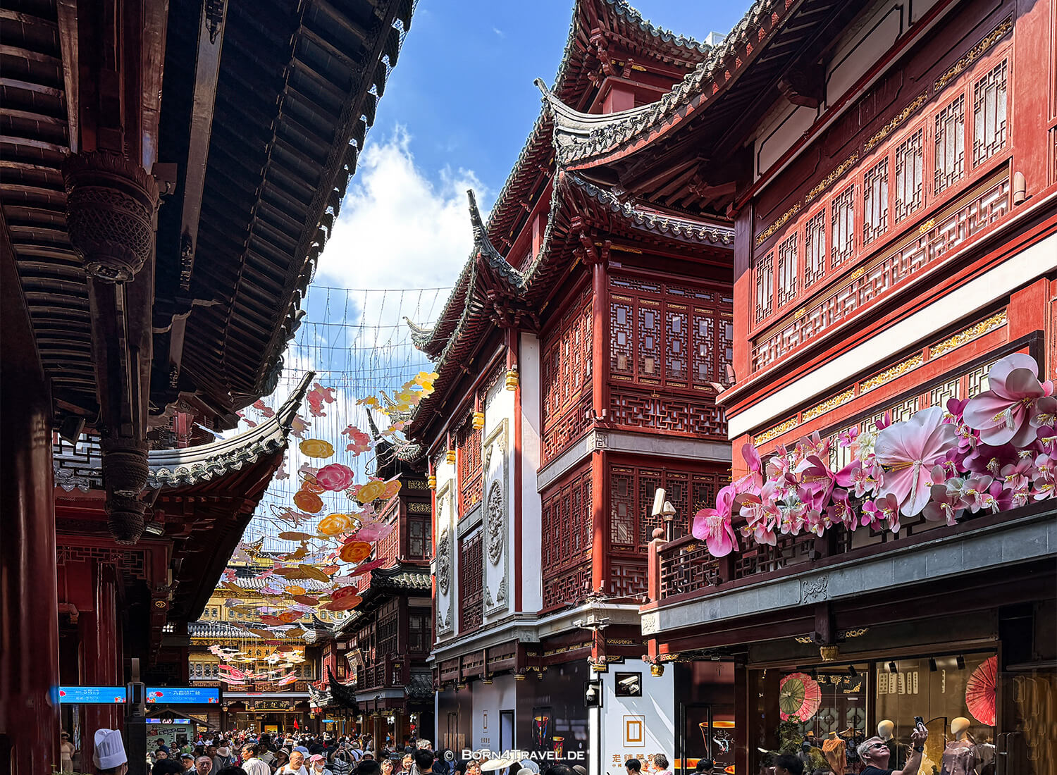 Yuyuan Bazaar in Shanghai,China2026,born4travel.de