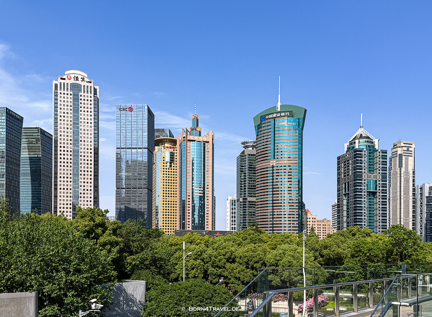 Lujiazui Skywalk Shanghai, China 2026, born4travel.de