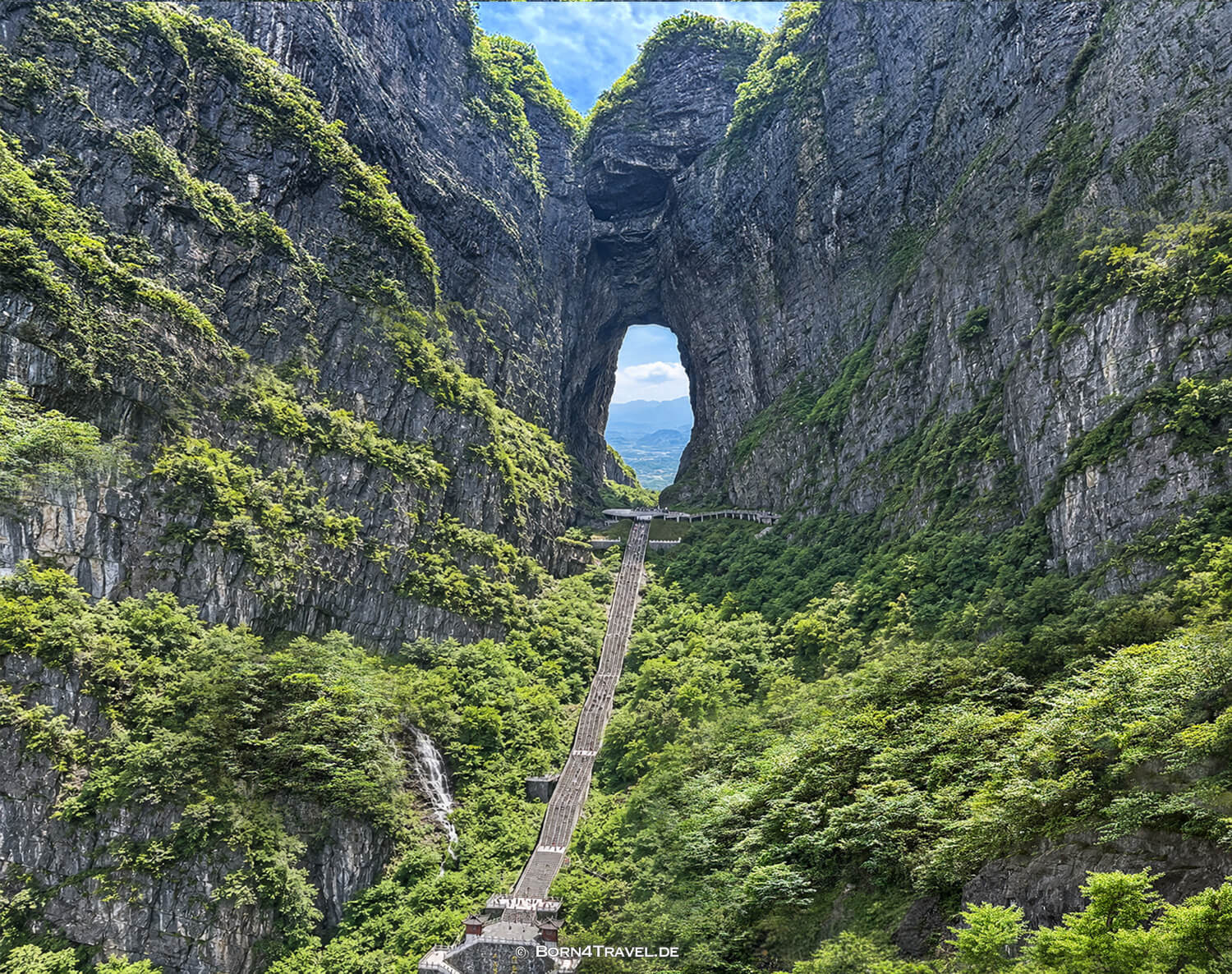 Tianmenshan National Forest Park Zhangjiajie,China2026,born4travel.de