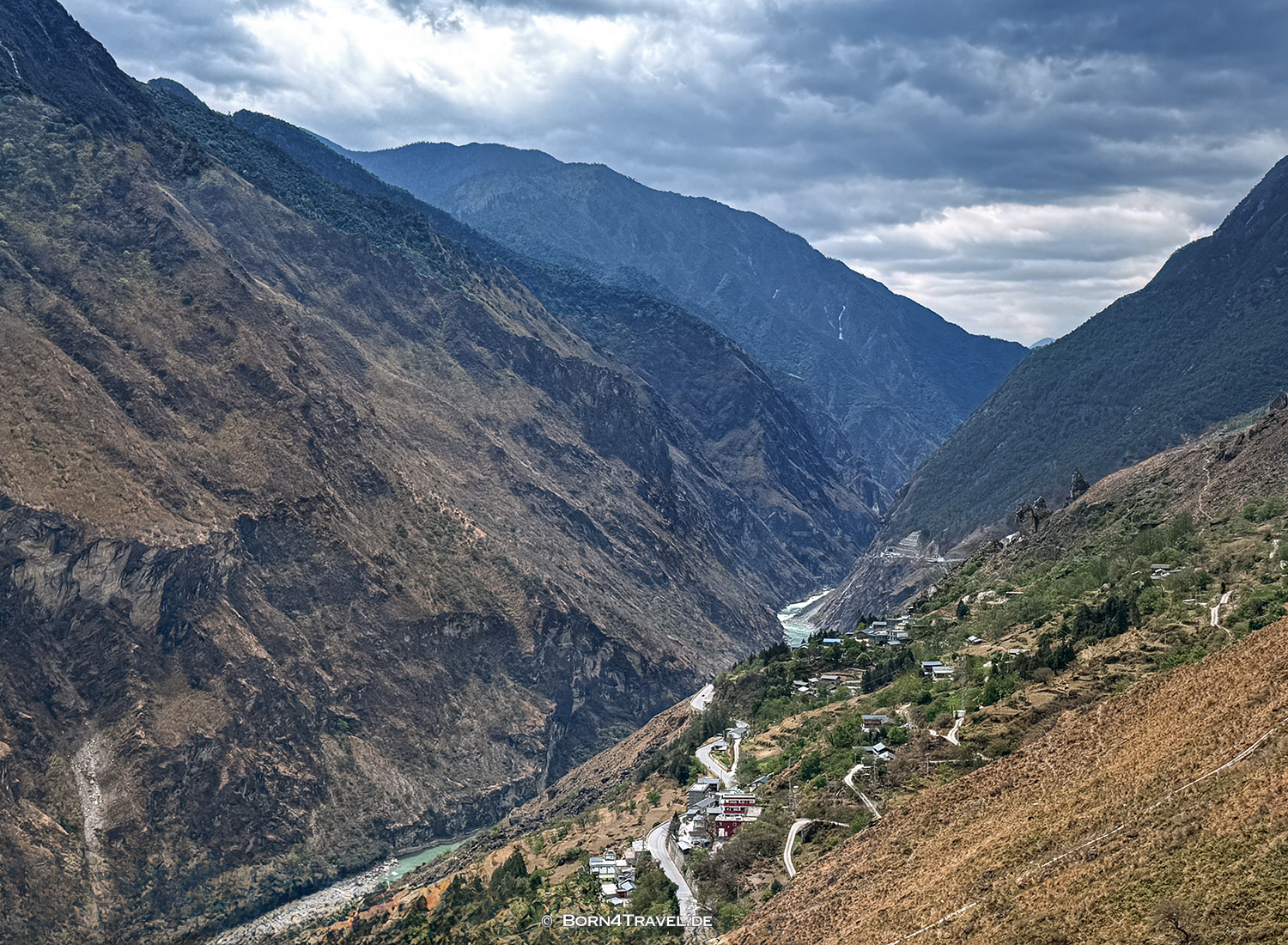 Tiger Leaping Gorge, Yunnan,China2026,born4travel.de