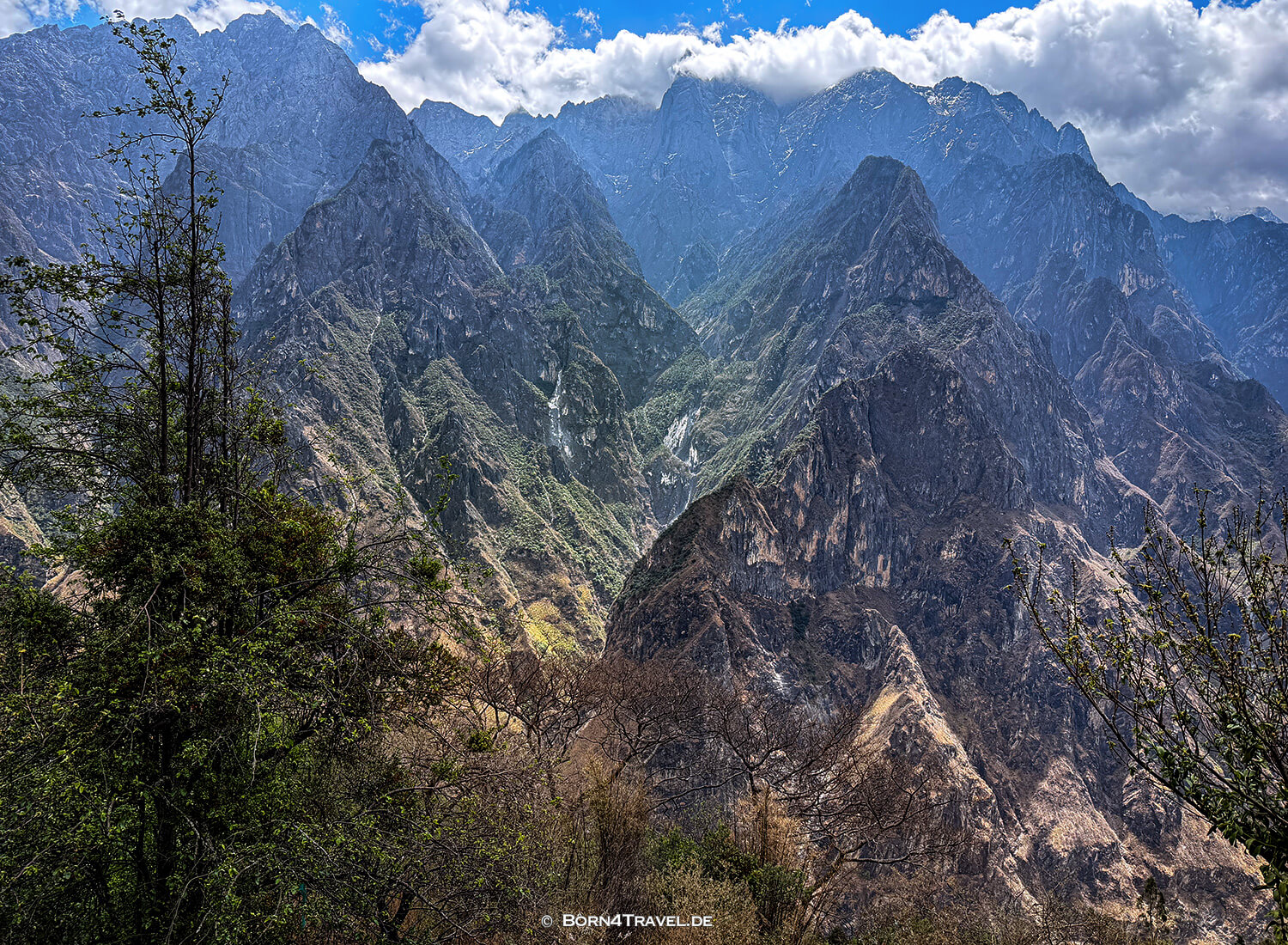 Tiger Leaping Gorge High  Trail, Yunnan,China2026,born4travel.de