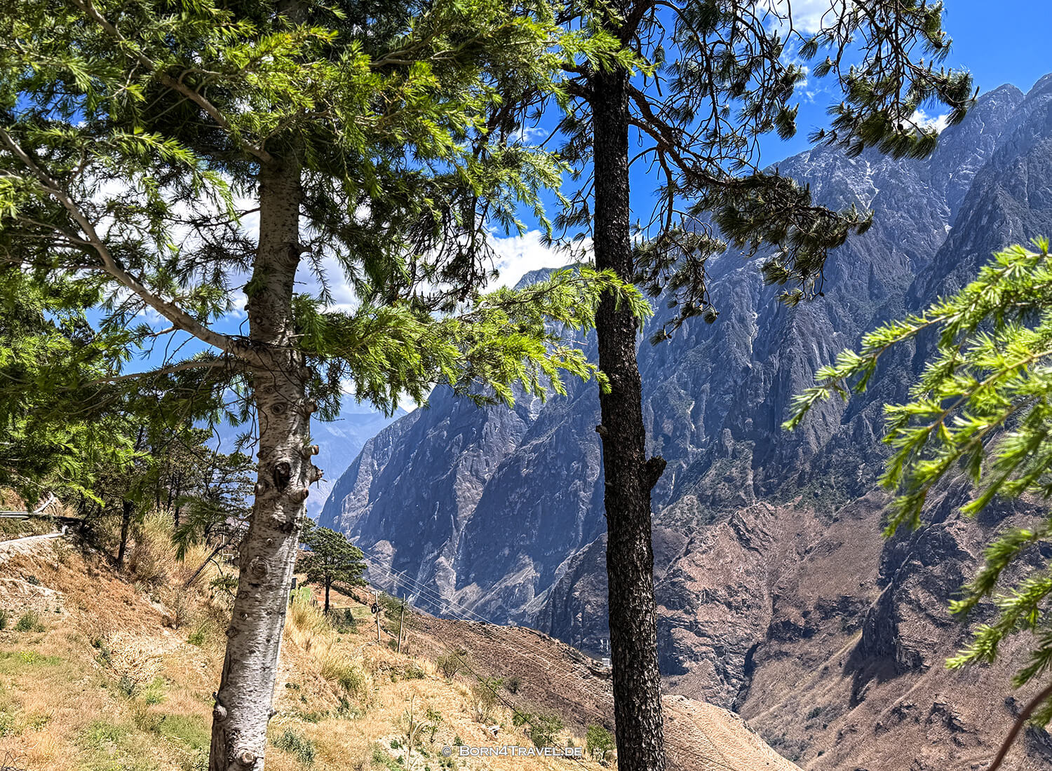 Tiger Leaping Gorge High  Trail, Yunnan,China2026,born4travel.de