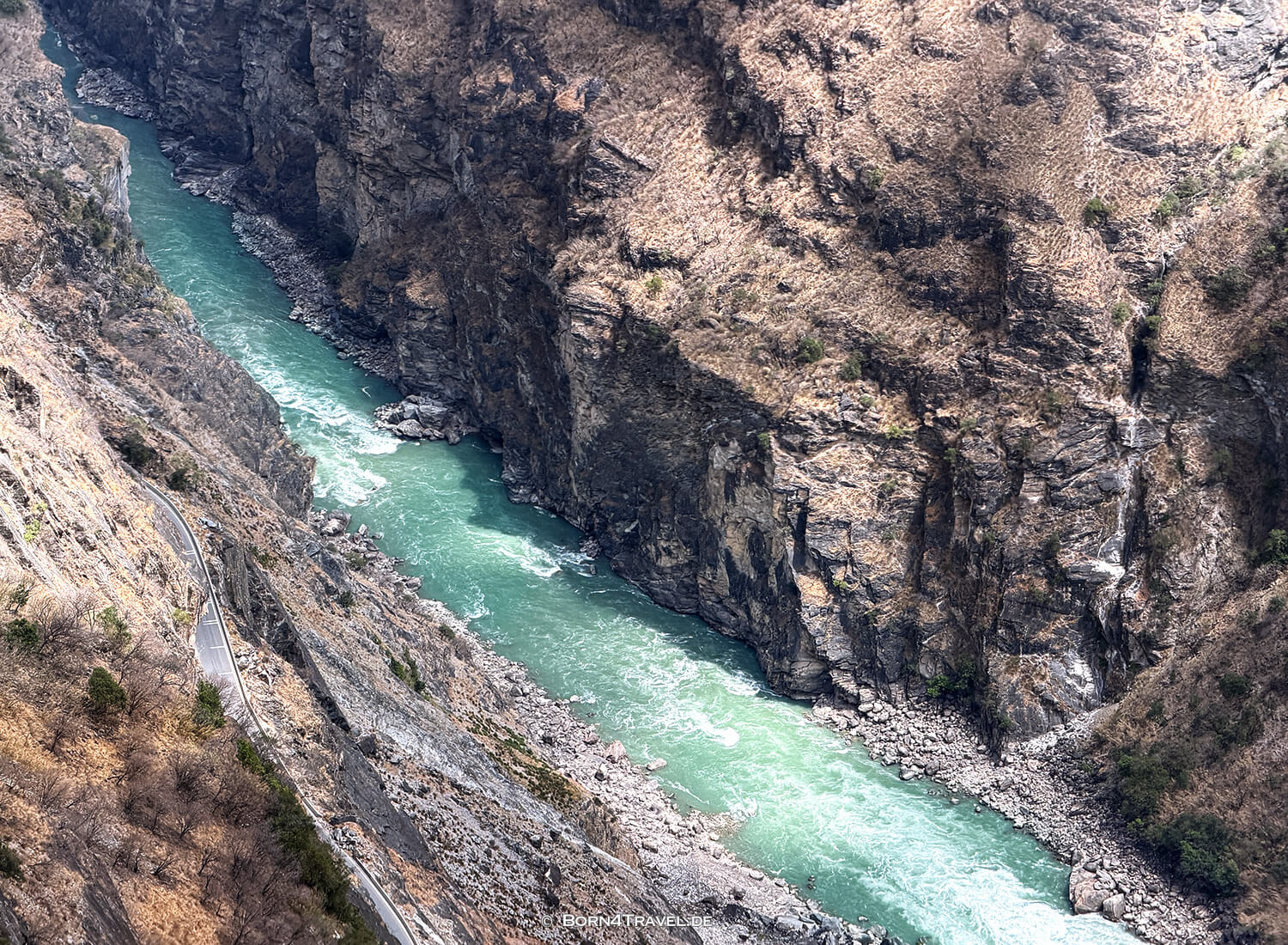 Tiger Leaping Gorge High  Trail, Yunnan,China2026,born4travel.de