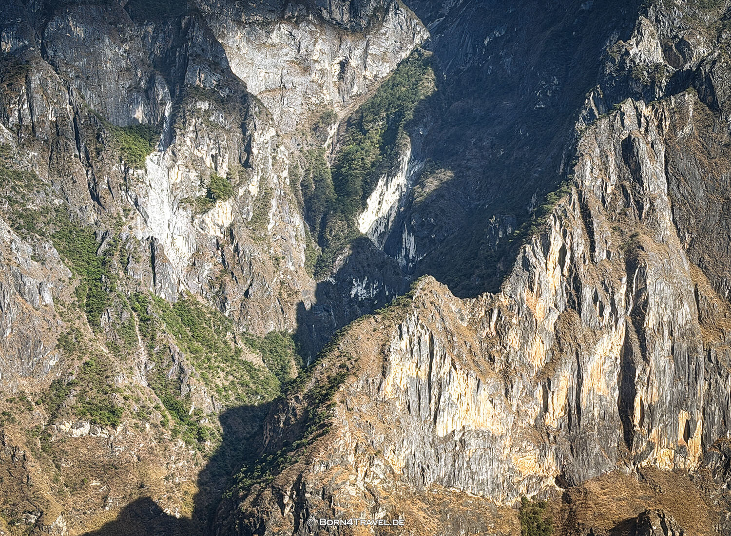 Tiger Leaping Gorge High  Trail, Yunnan,China2026,born4travel.de