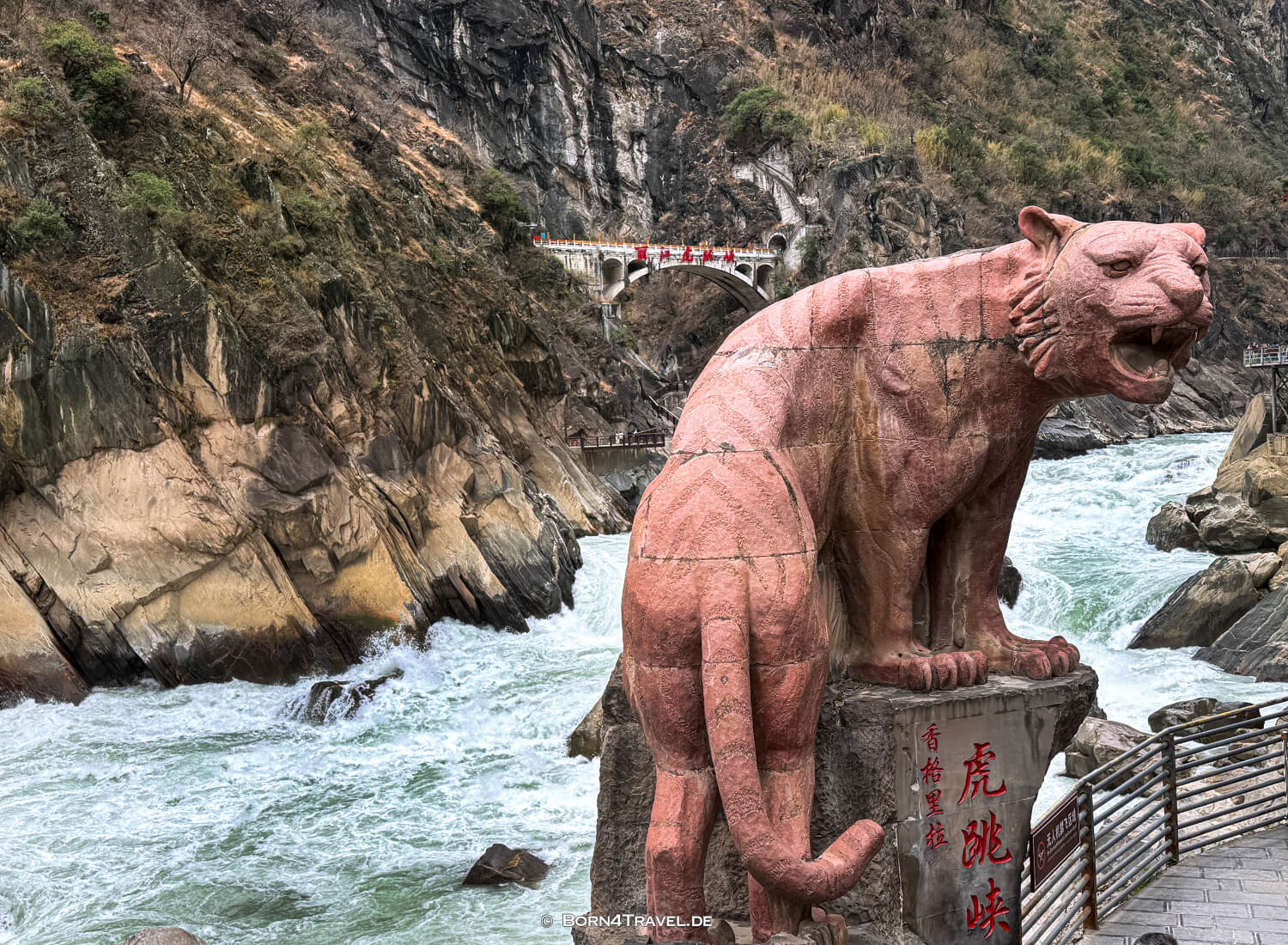 Tiger Leaping Gorge High  Trail, Yunnan,China2026,born4travel.de