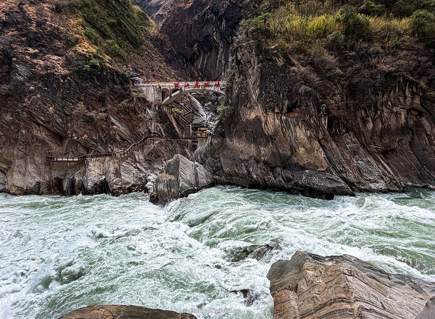 Tiger Leaping Gorge High  Trail, Yunnan,China2026,born4travel.de