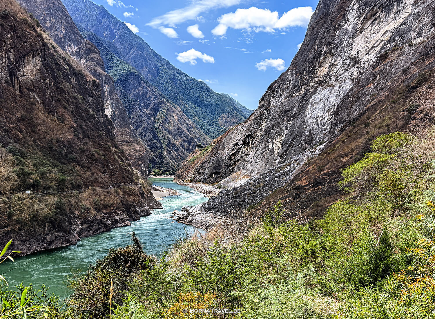 Tiger Leaping Gorge High  Trail, Yunnan,China2026,born4travel.de