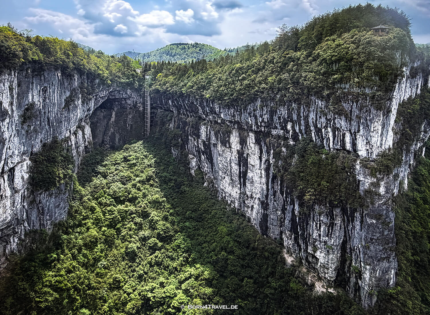 Three Natural Bridges (天生三桥) im Wulong-Karstgebiet.,China2026,born4travel.de