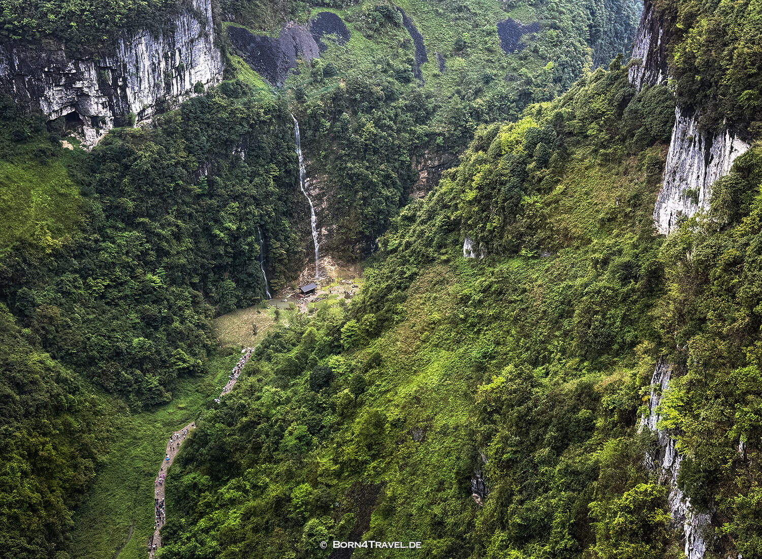Three Natural Bridges (天生三桥) im Wulong-Karstgebiet.,China2026,born4travel.de