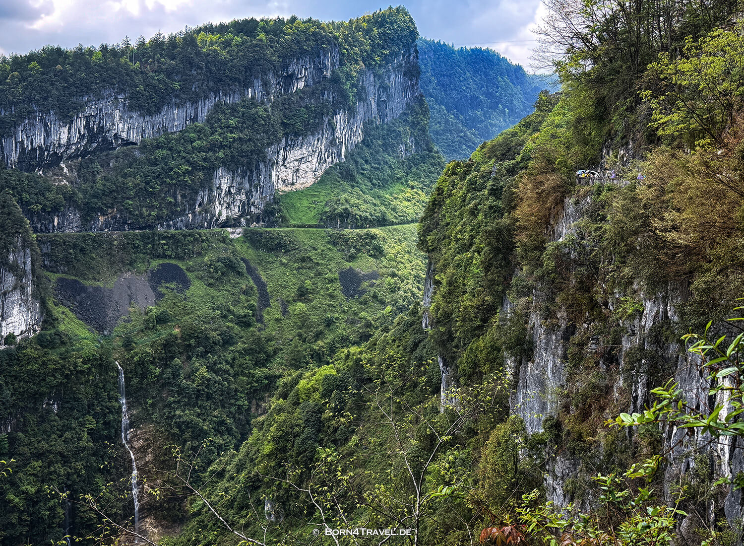 Three Natural Bridges (天生三桥) im Wulong-Karstgebiet.,China2026,born4travel.de