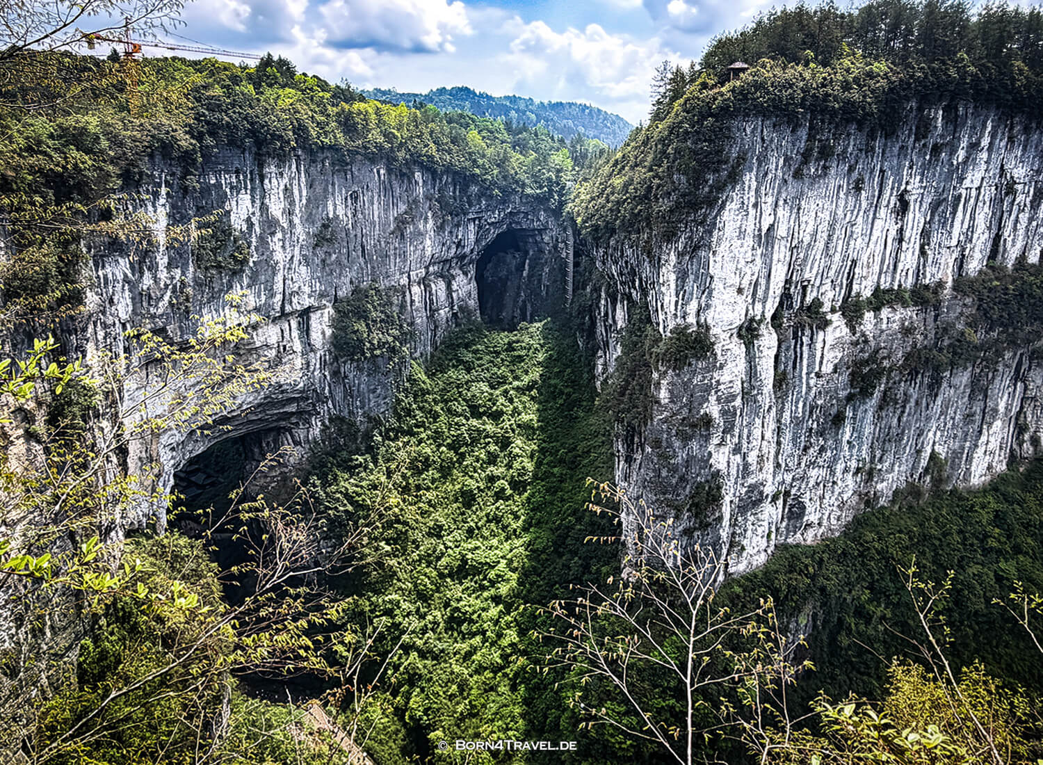 Three Natural Bridges (天生三桥) im Wulong-Karstgebiet.,China2026,born4travel.de