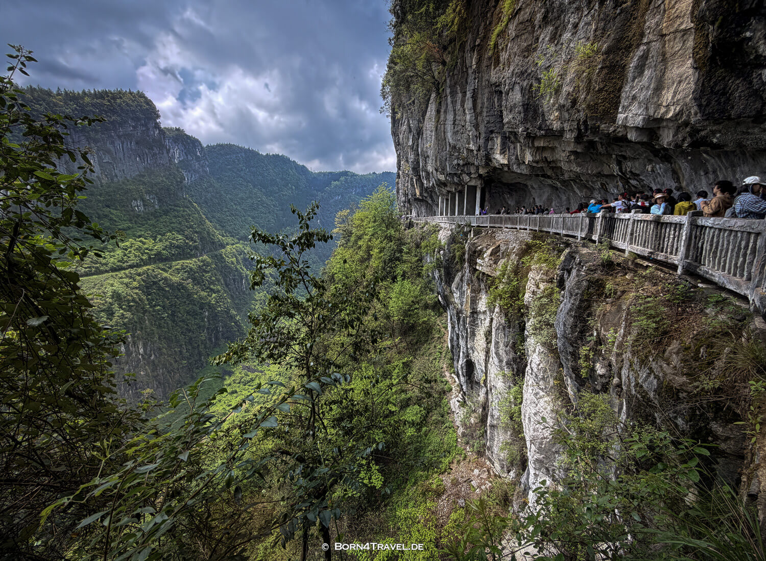 Three Natural Bridges (天生三桥) im Wulong-Karstgebiet.,China2026,born4travel.de