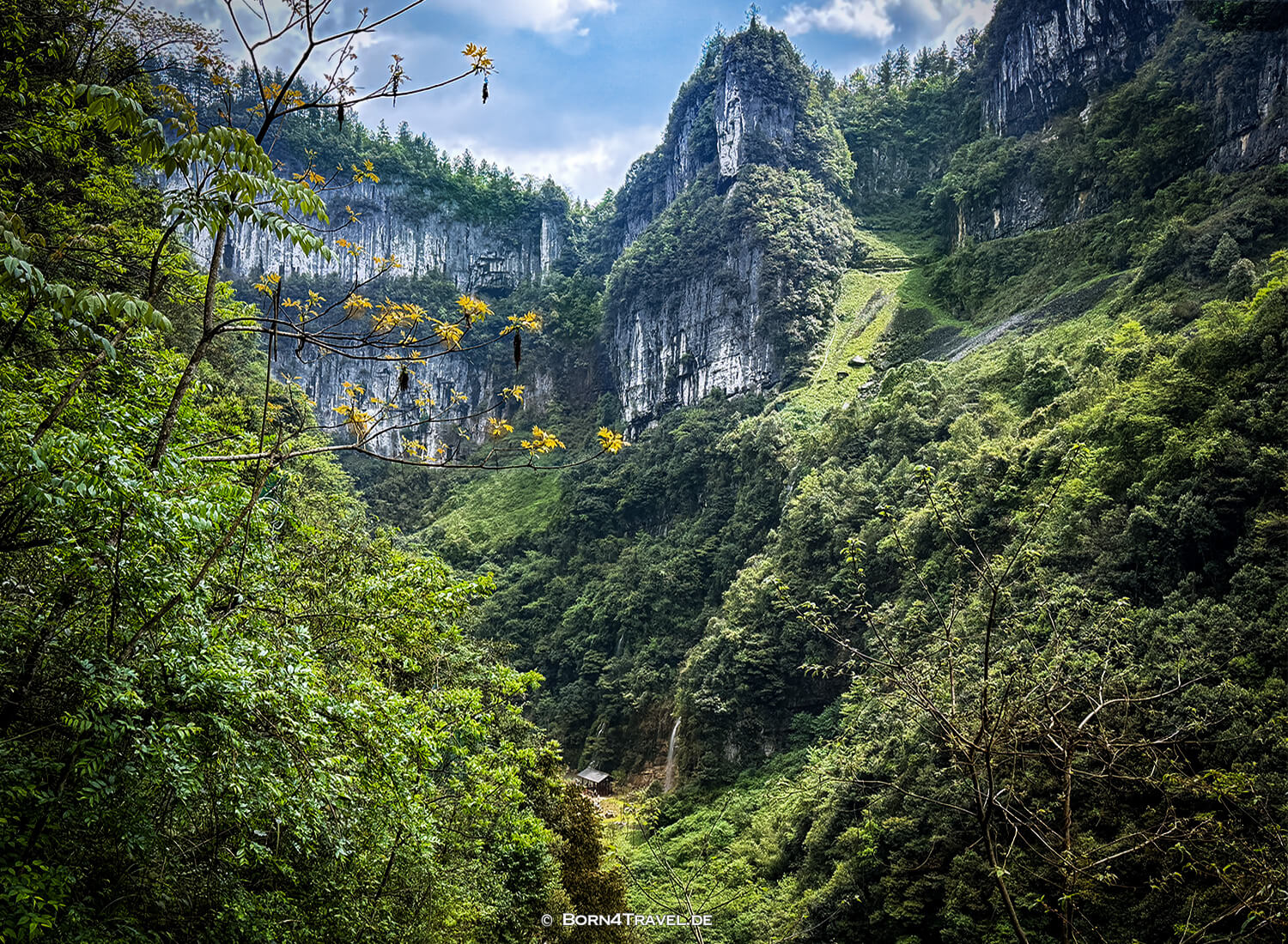 Three Natural Bridges (天生三桥) im Wulong-Karstgebiet.,China2026,born4travel.de