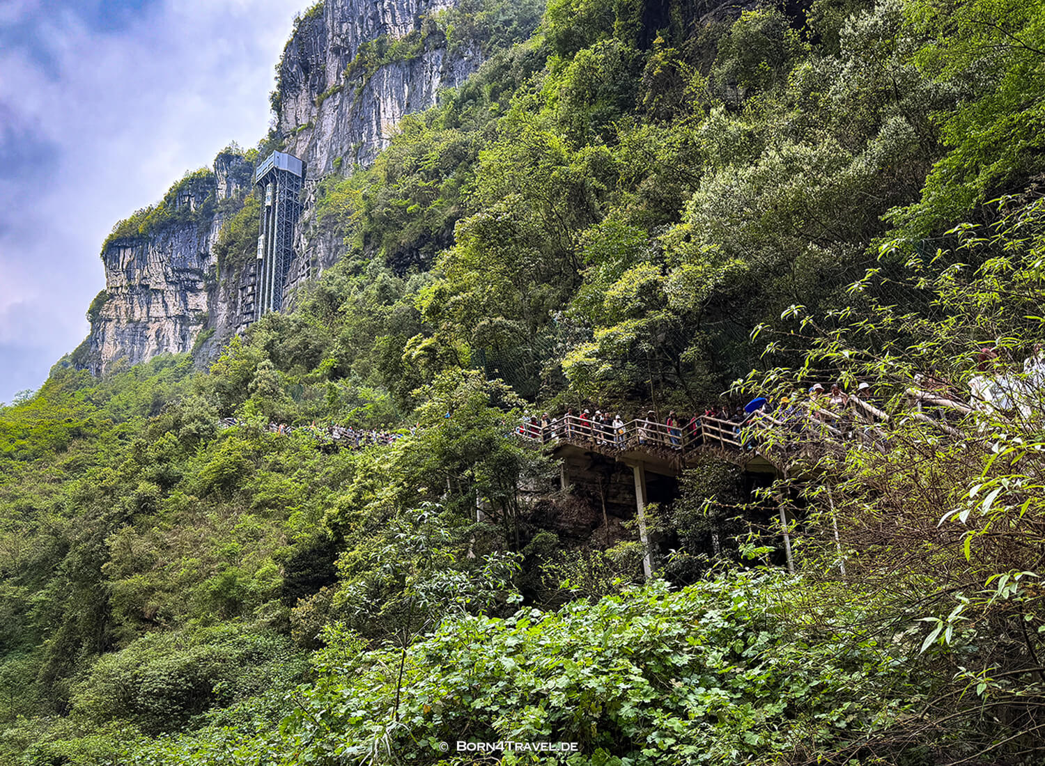 Three Natural Bridges (天生三桥) im Wulong-Karstgebiet.,China2026,born4travel.de