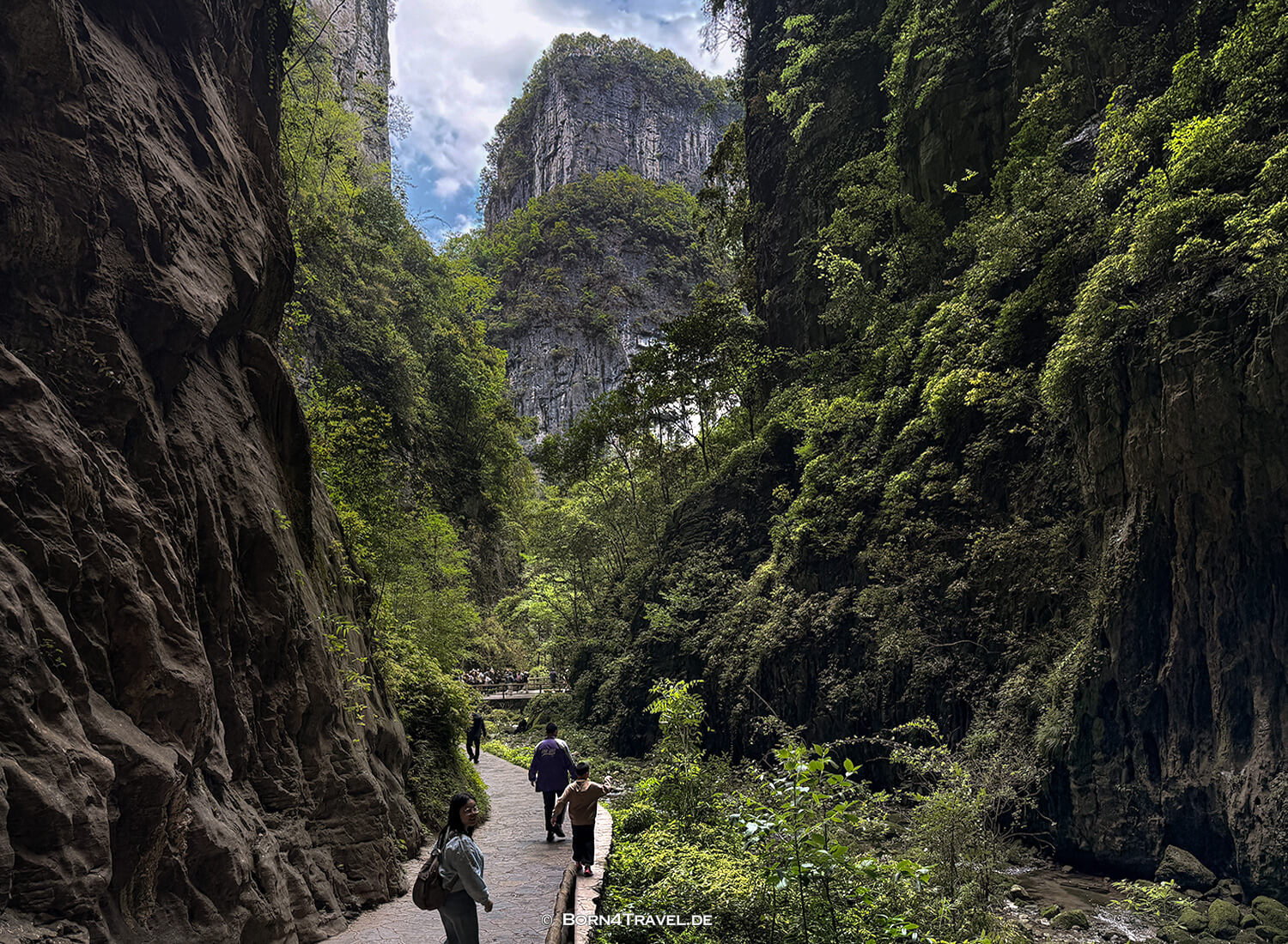 羊水河 (Yángshuǐ Hé) im Wulong-Karstgebiet.,China2026,born4travel.de
