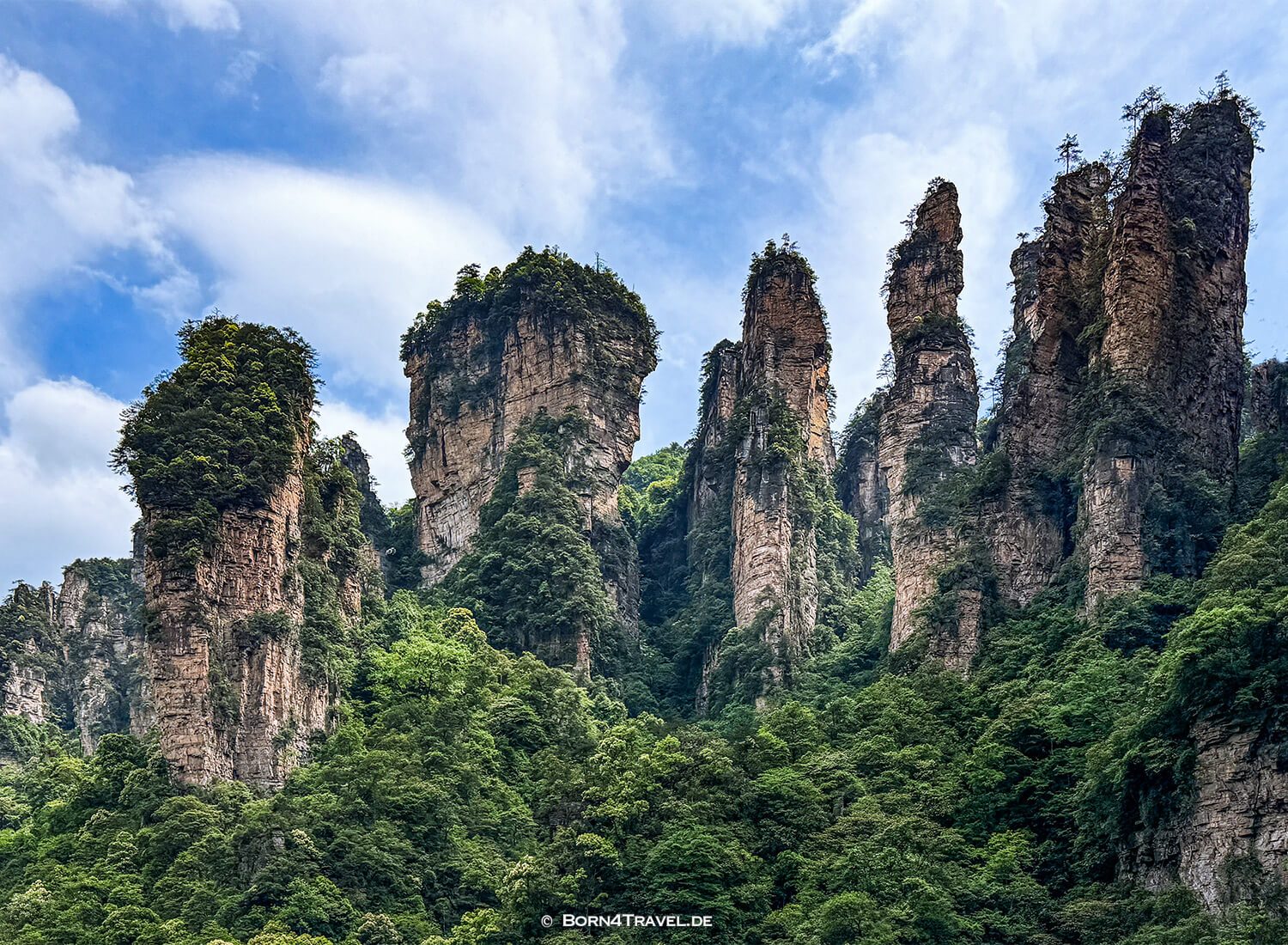 Yuanjiajie Scenic Area< im ZhangjiajieChina2026,born4travel.de