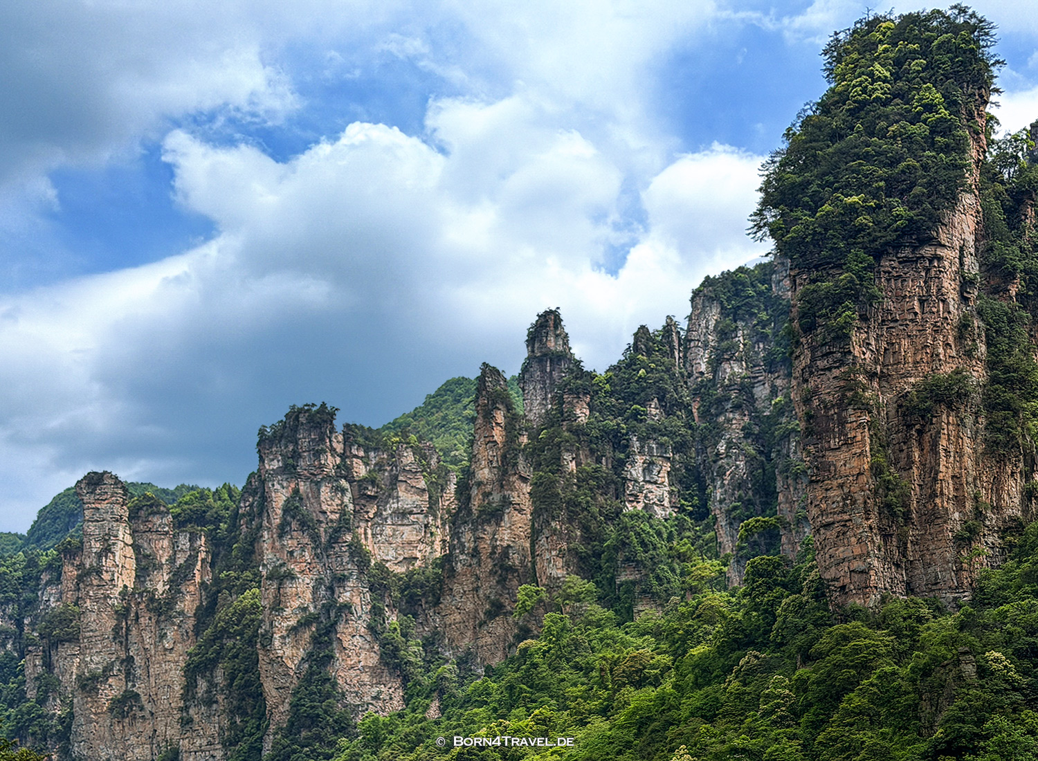 Yuanjiajie Scenic Area< im ZhangjiajieChina2026,born4travel.de