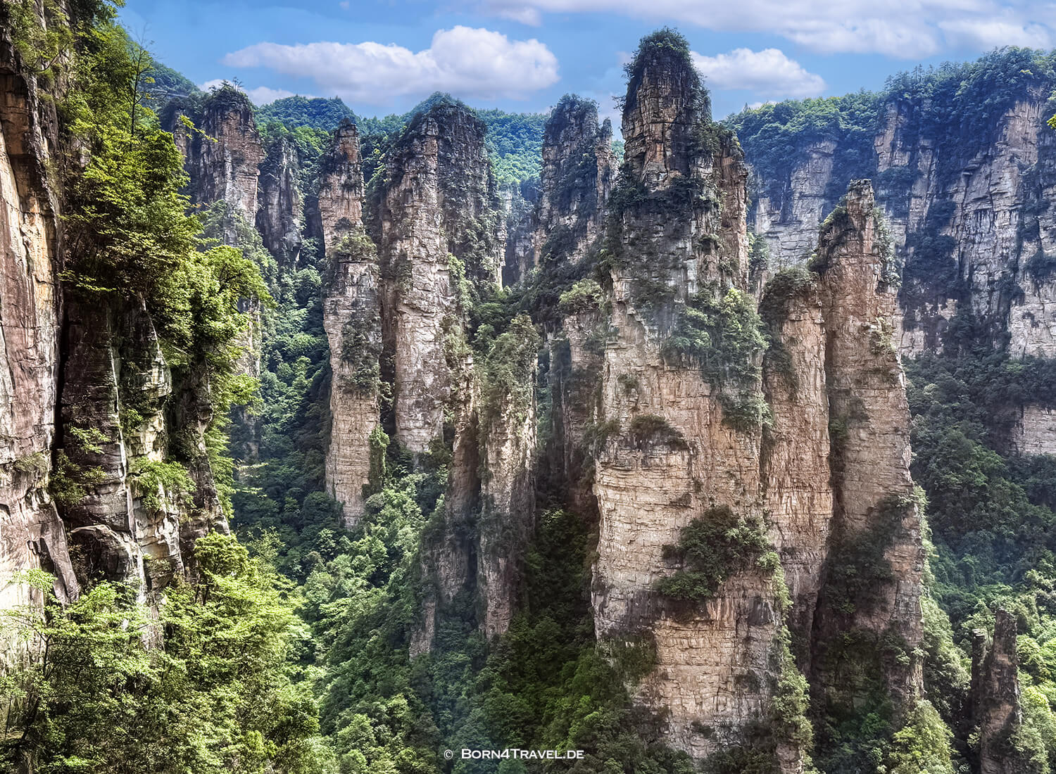 Yuanjiajie Scenic Area< im ZhangjiajieChina2026,born4travel.de