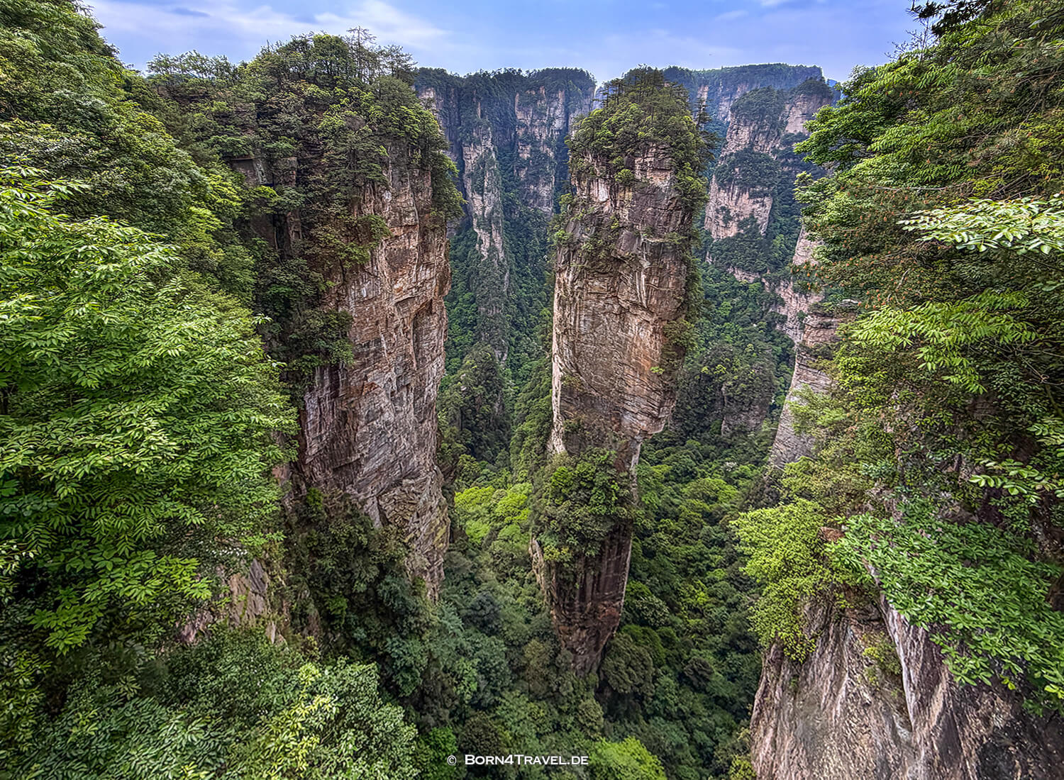 Yuanjiajie Scenic Area< im ZhangjiajieChina2026,born4travel.de