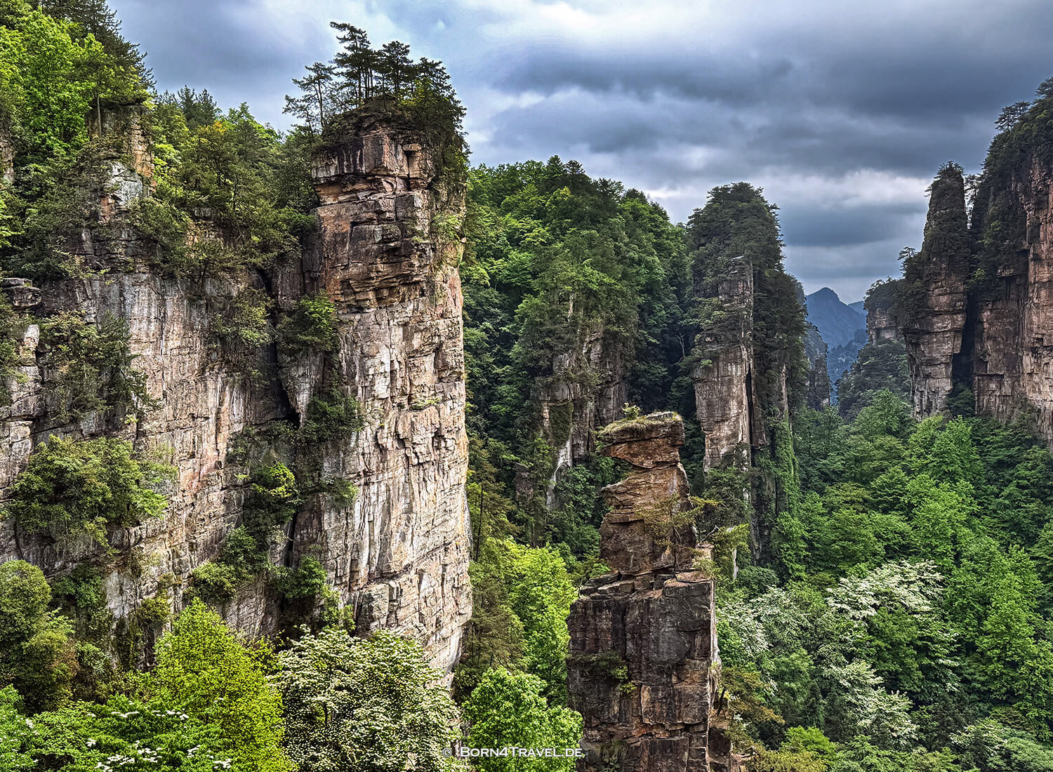 Yuanjiajie Scenic Area< im ZhangjiajieChina2026,born4travel.de