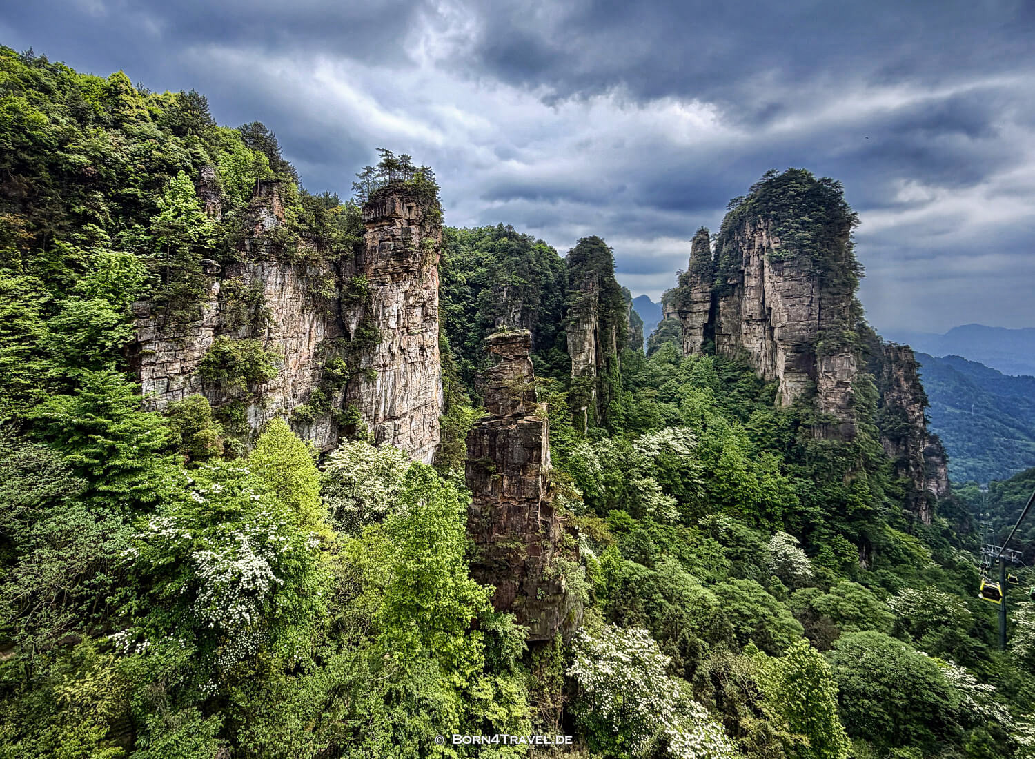 Yuanjiajie Scenic Area< im ZhangjiajieChina2026,born4travel.de