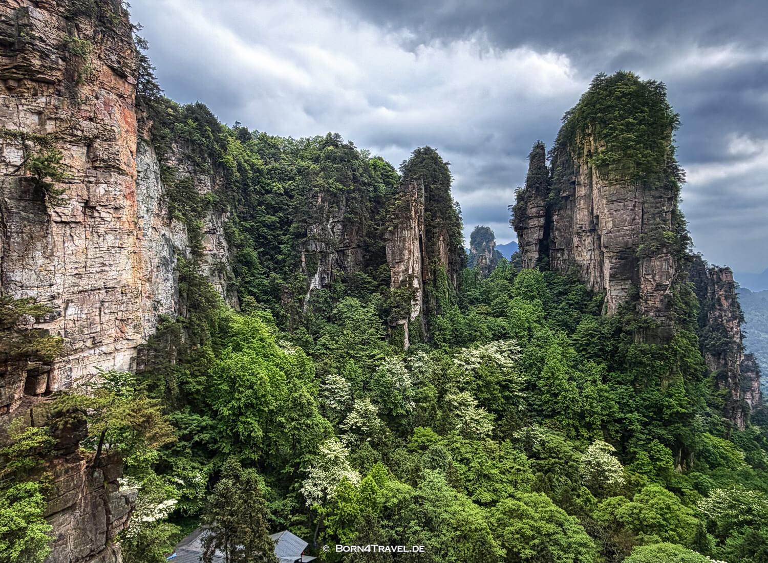 Yuanjiajie Scenic Area< im ZhangjiajieChina2026,born4travel.de