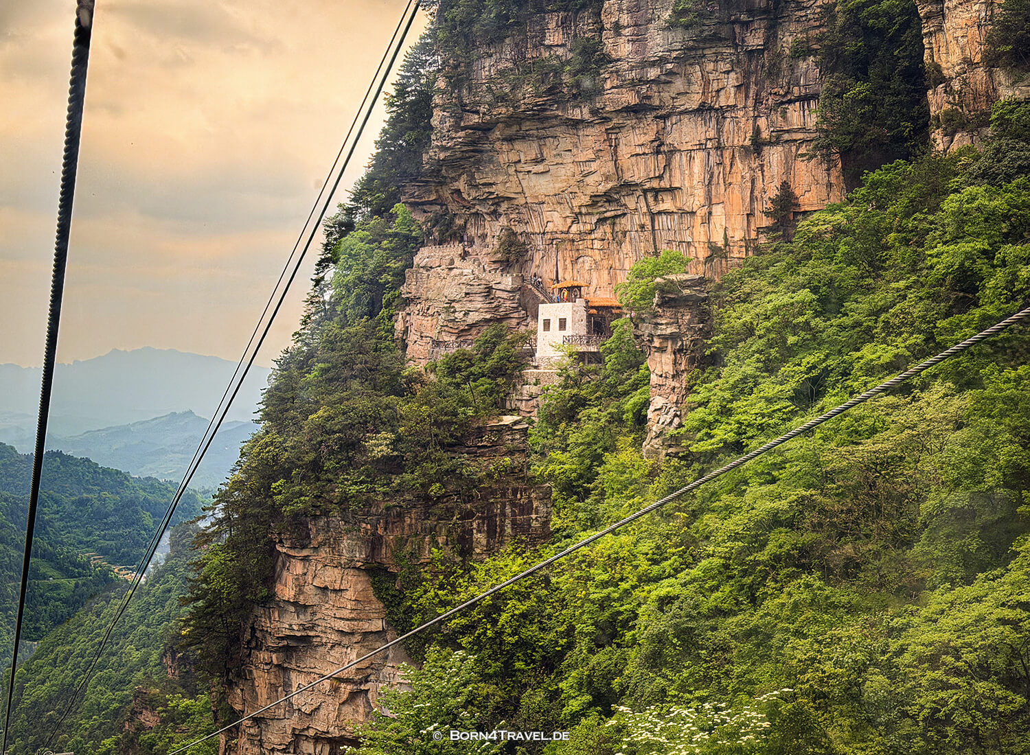 Yuanjiajie Scenic Area< im ZhangjiajieChina2026,born4travel.de