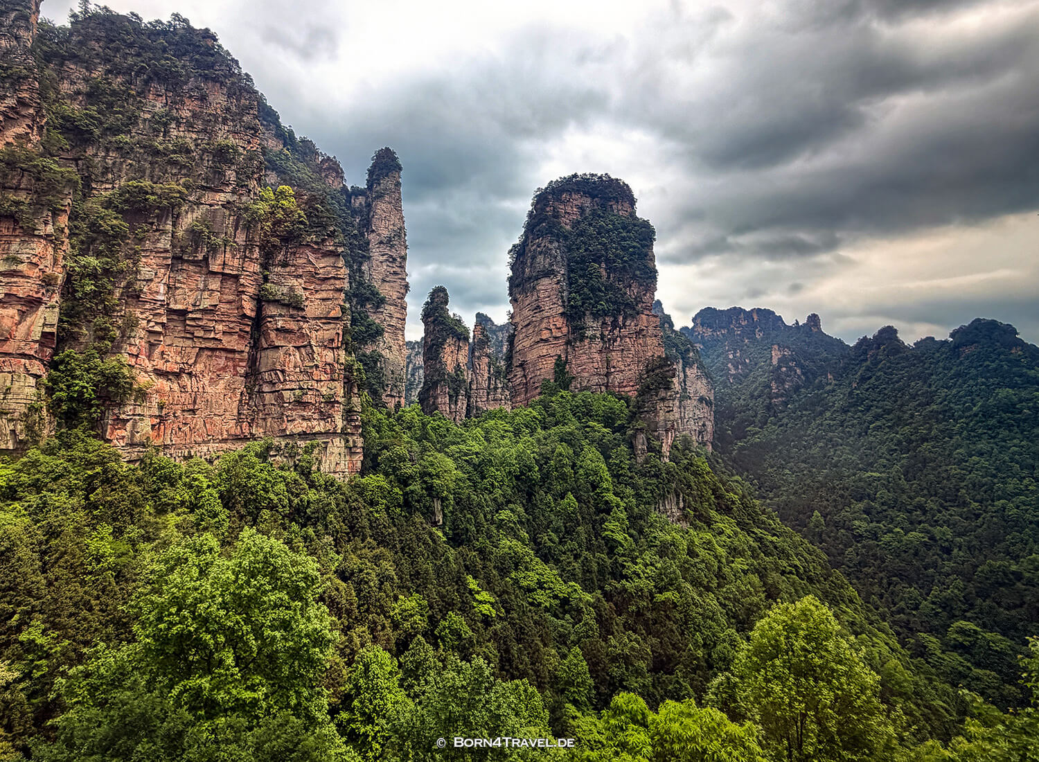 Yuanjiajie Scenic Area< im ZhangjiajieChina2026,born4travel.de