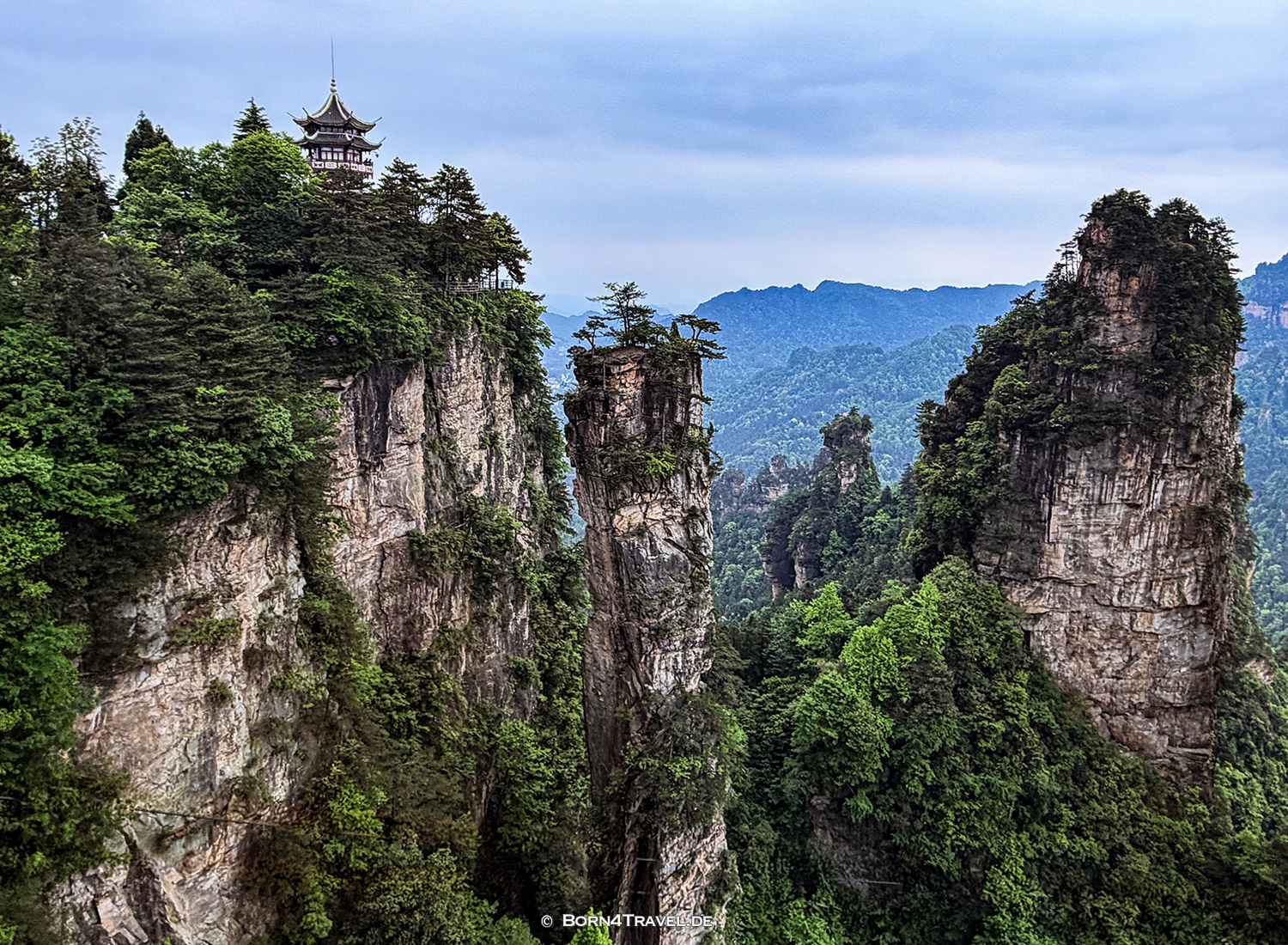 Huangshizhai Scenic Area in  Zhangjiajie,China2026,born4travel.de