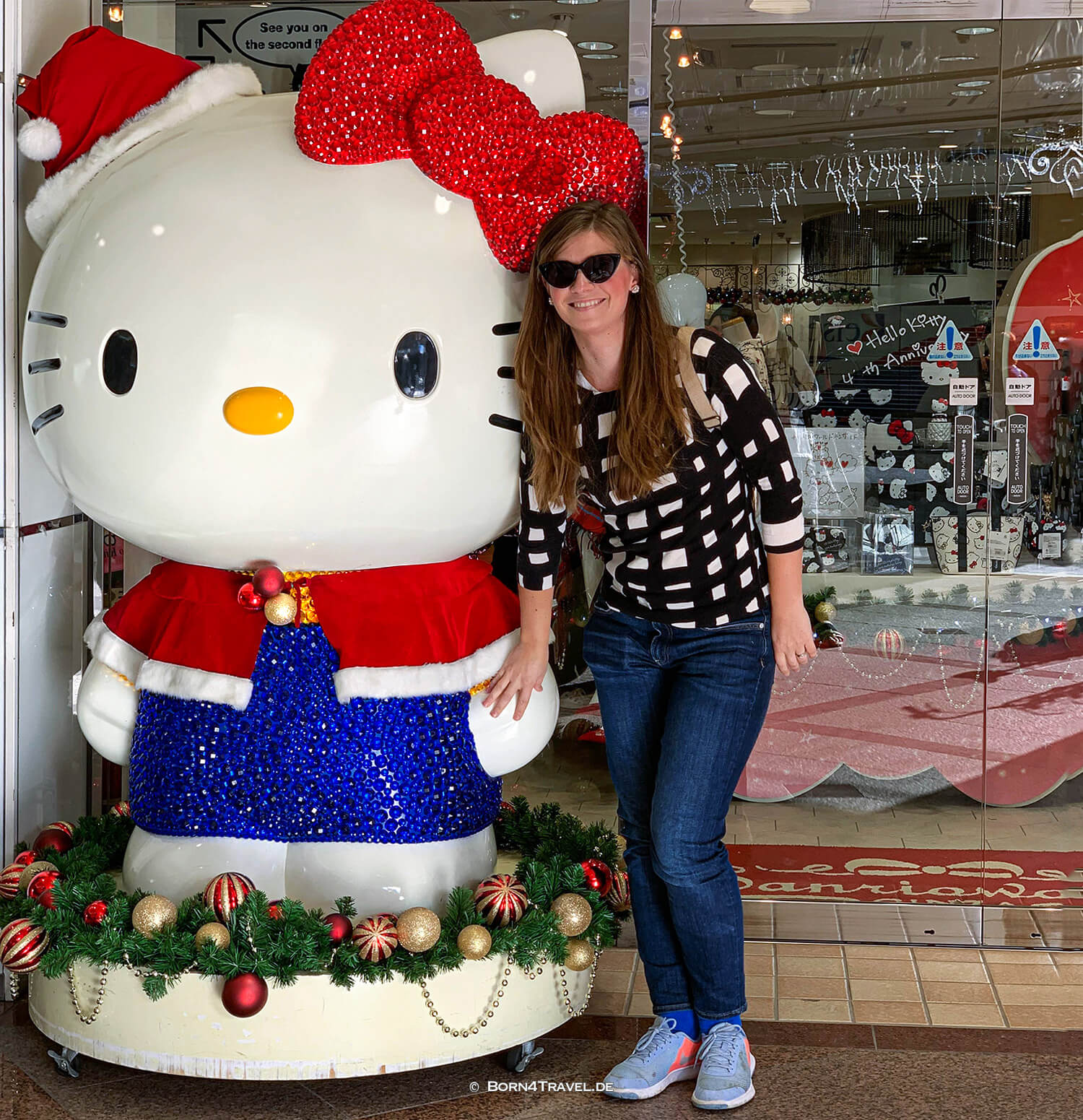 Hello Kitty bei Sanrio World Ginza,Tokyo by bike 2019,born4travel.de