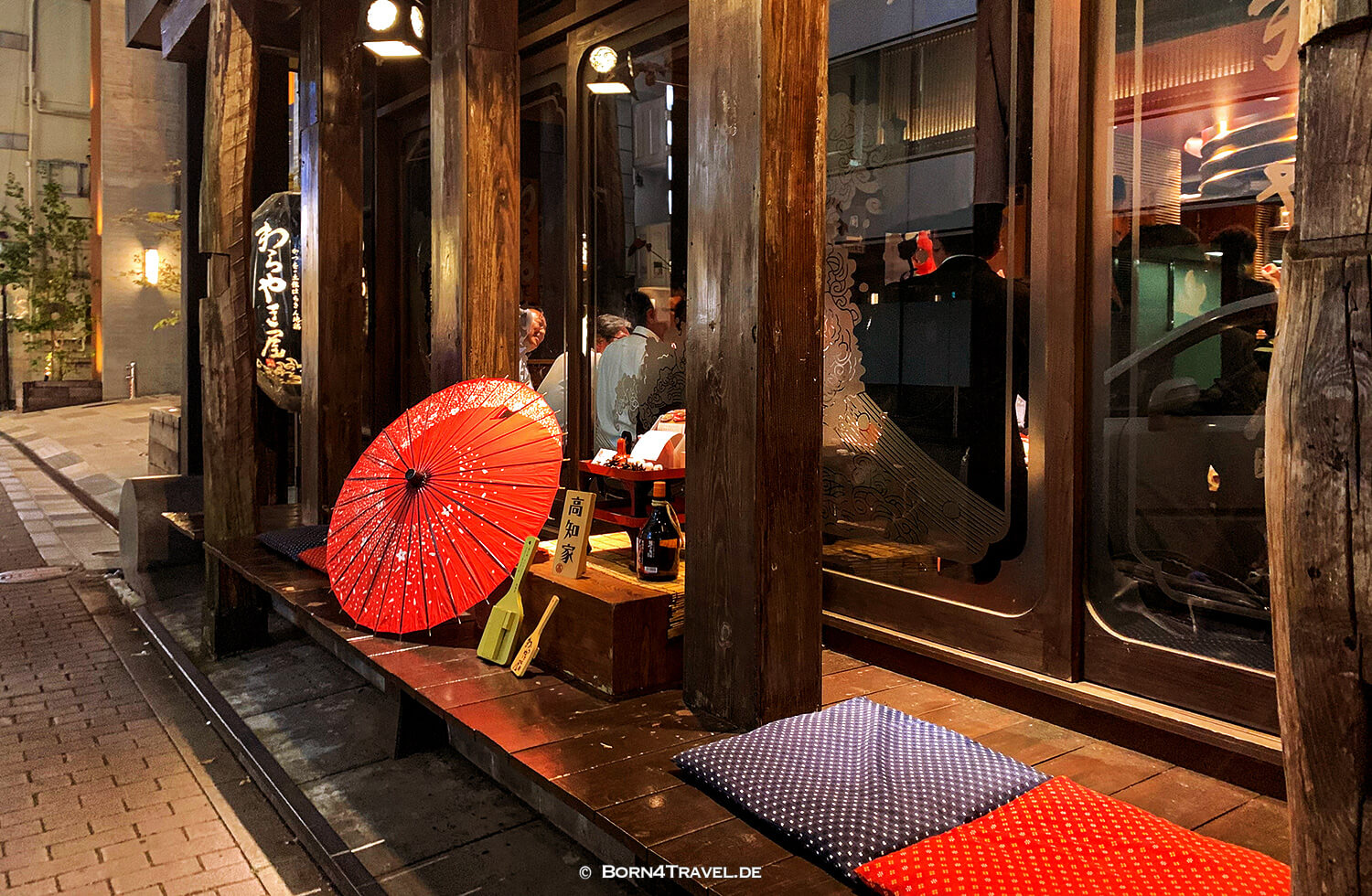 Akasaka Mitsuke by night,Tokyo by bike 2019,born4travel.de