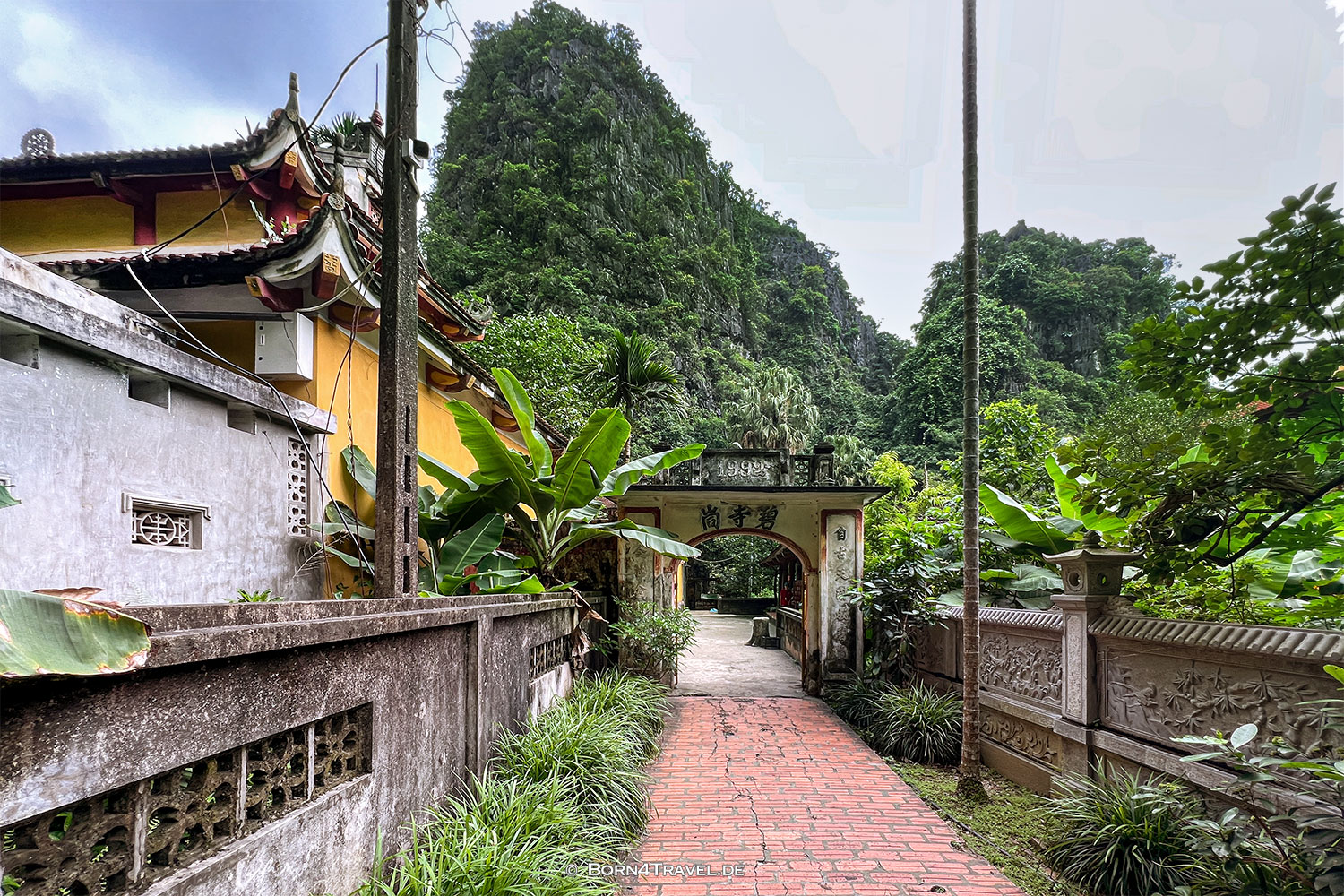 Chùa Bích Động - Bich Dong Pagoda Tam Cốc,Vietnam,born4travel