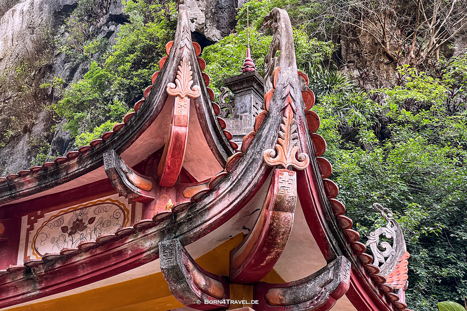 Chùa Bích Động - Bich Dong Pagoda Tam Cốc,Vietnam,born4travel