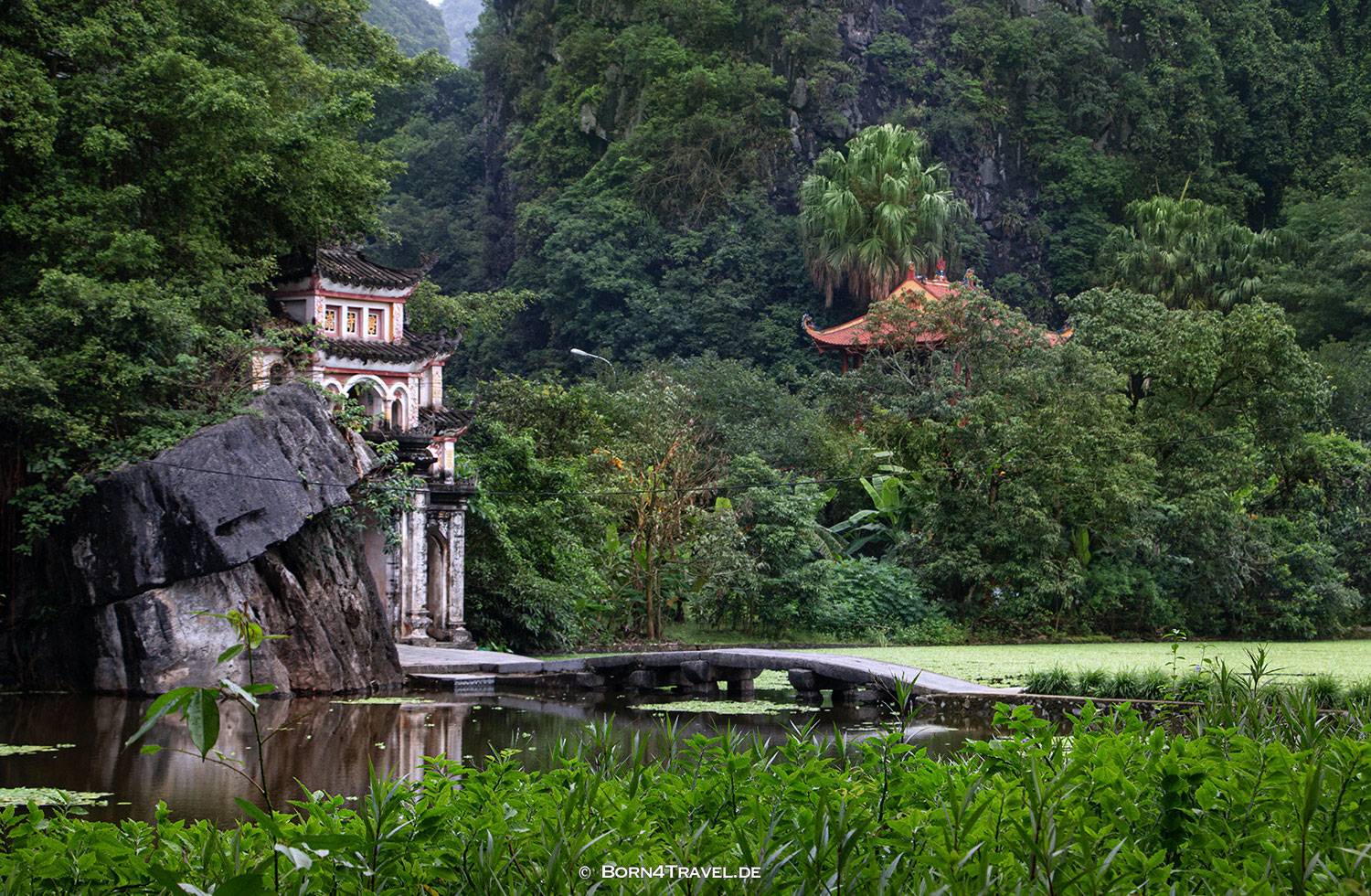Chùa Bích Động - Bich Dong Pagoda Tam Cốc,Vietnam,born4travel
