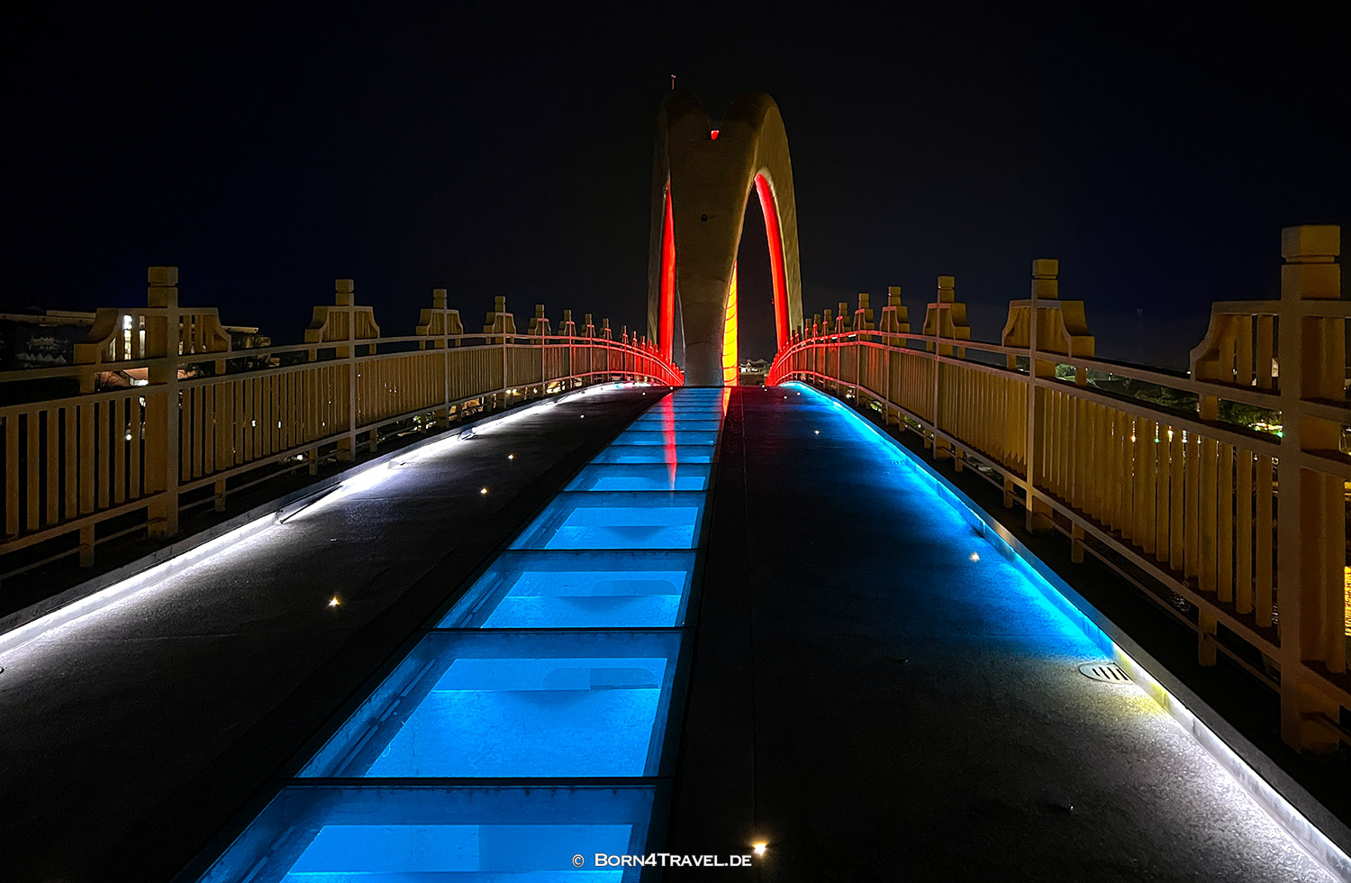 Cầu trăng thương cảng,Memories Land Show Hội An,Vietnam2025,born4travel.de