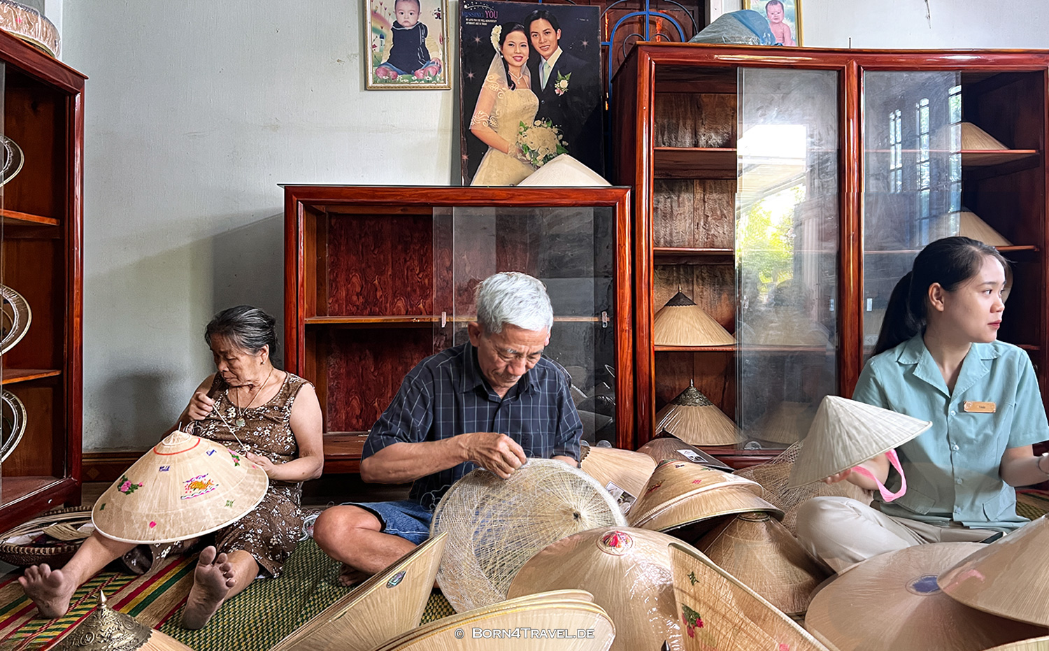 Herstellung Vietnamesischer Hüte in Phù Cát,Vietnam2025,born4travel.de Herstellung Vietnamesischer Hüte in Phù Cát,,Vietnam2025,born4travel.de